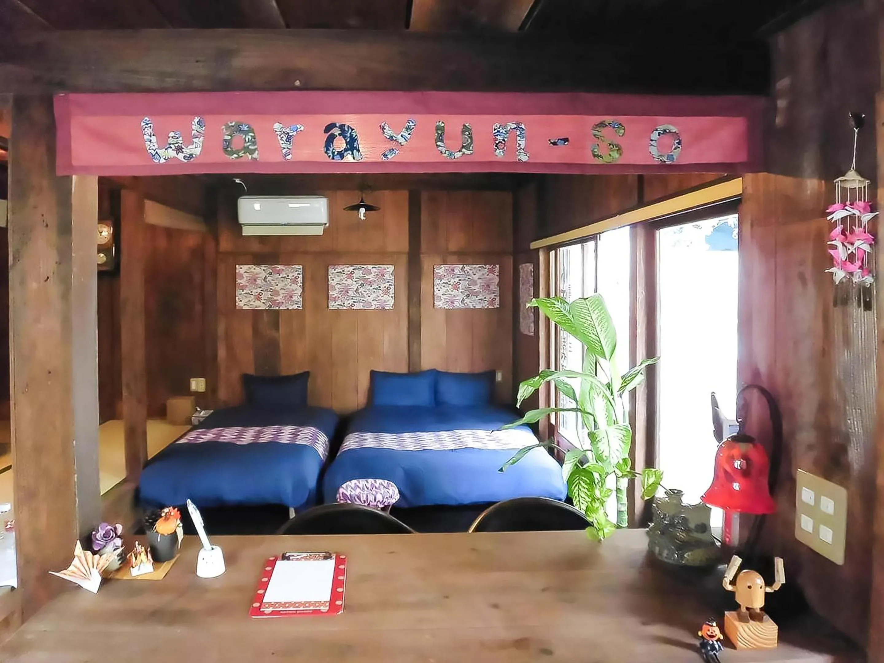 Photo of the whole room, Bed in 国際通りと牧志駅まで徒歩5分 庭付き素敵な古民家 わらゆんSO 松武の古民家Traditional house