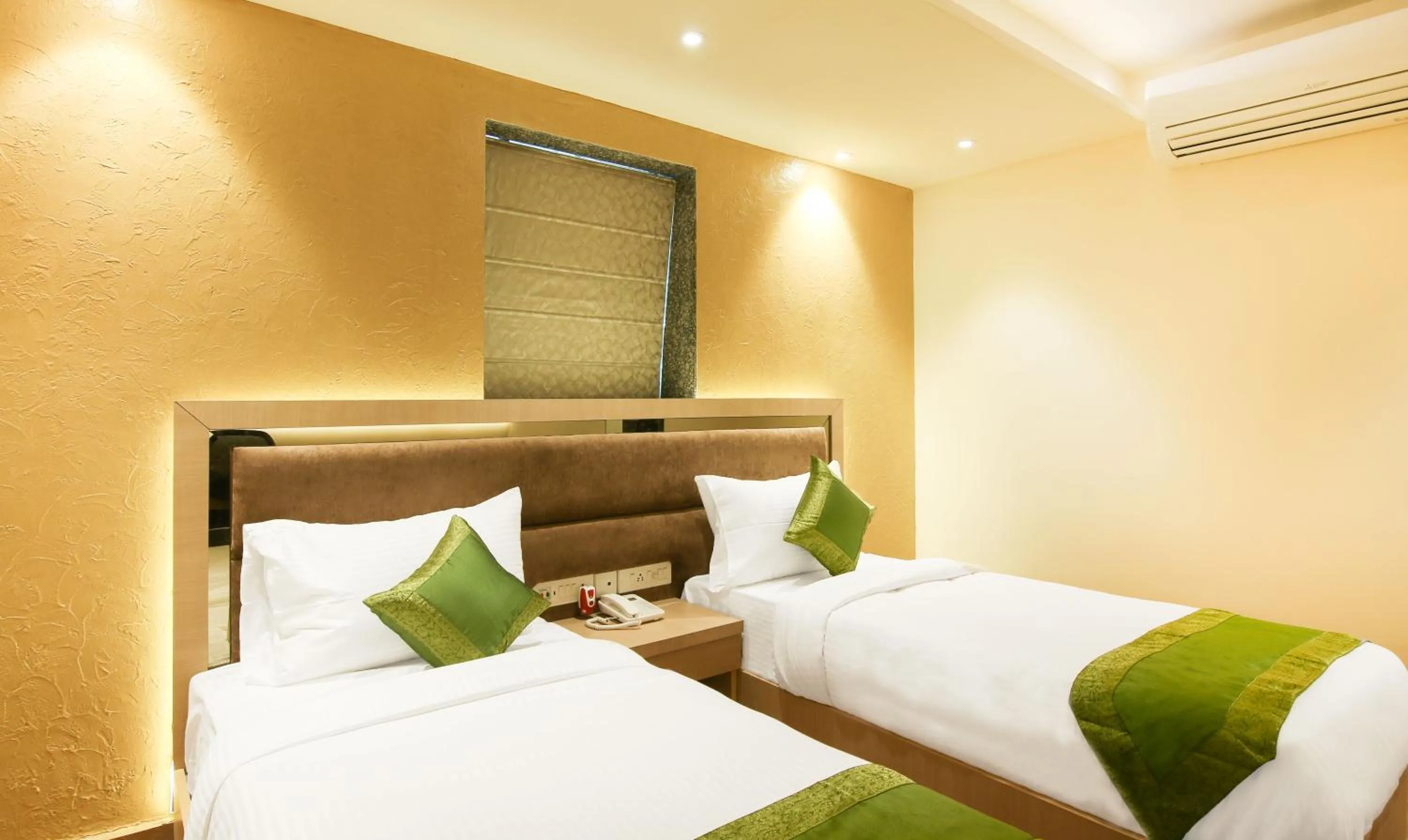 Bedroom, Bed in Treebo Hoops - Airport, VIP Road