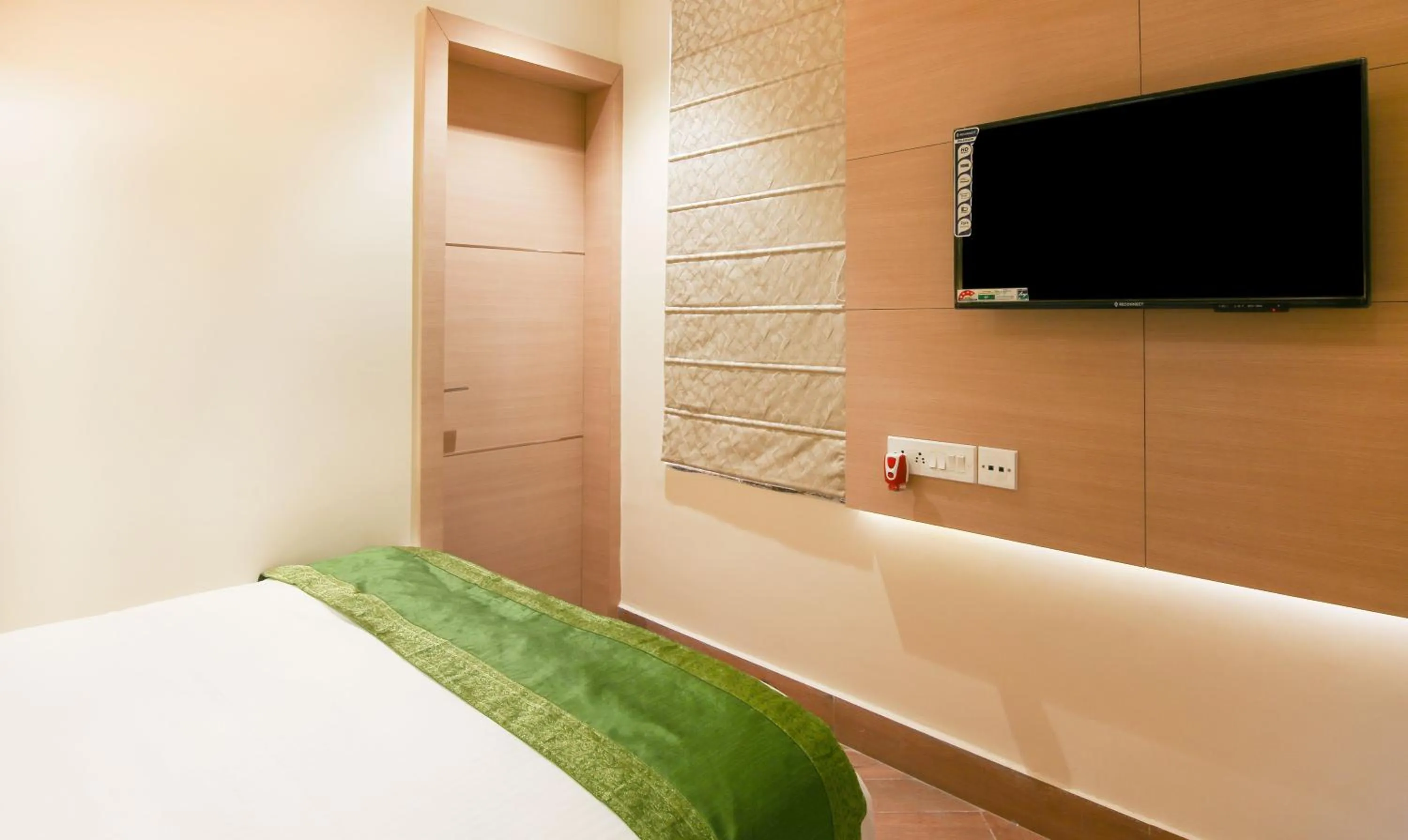 Bedroom, Bed in Treebo Hoops - Airport, VIP Road