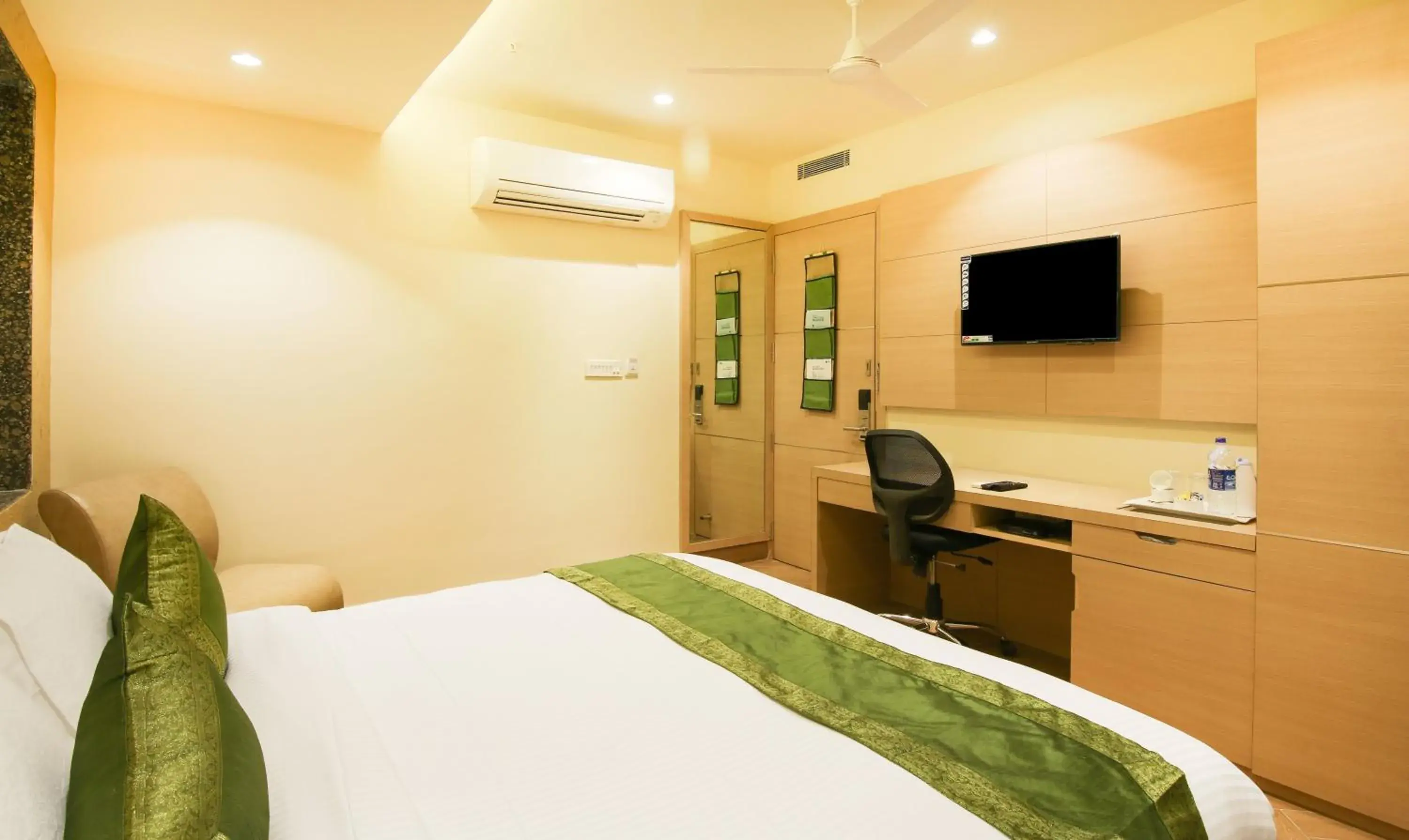 TV and multimedia, Bed in Treebo Hoops - Airport, VIP Road TV and multimedia, Bed in Treebo Hoops - Airport, VIP Road