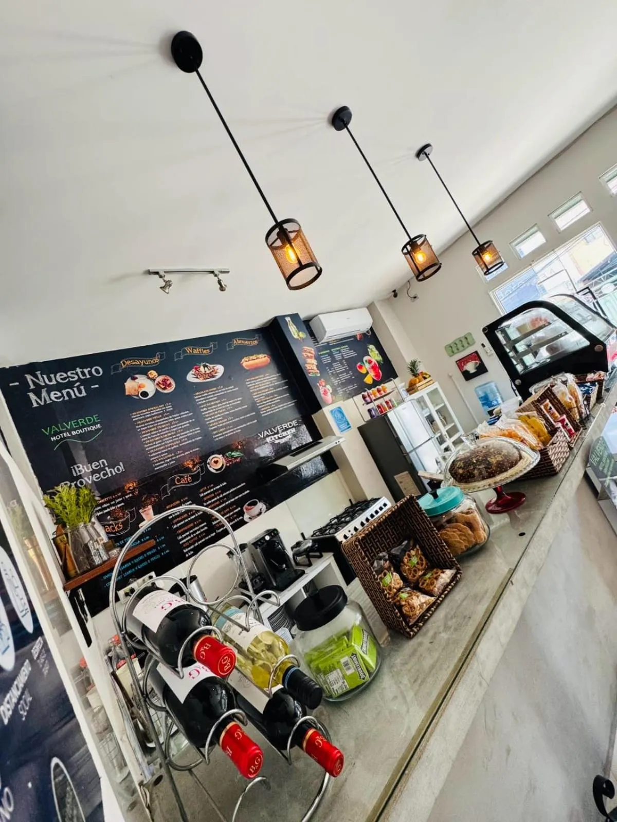 Restaurant/places to eat in Hotel Boutique Valverde Santa Elena