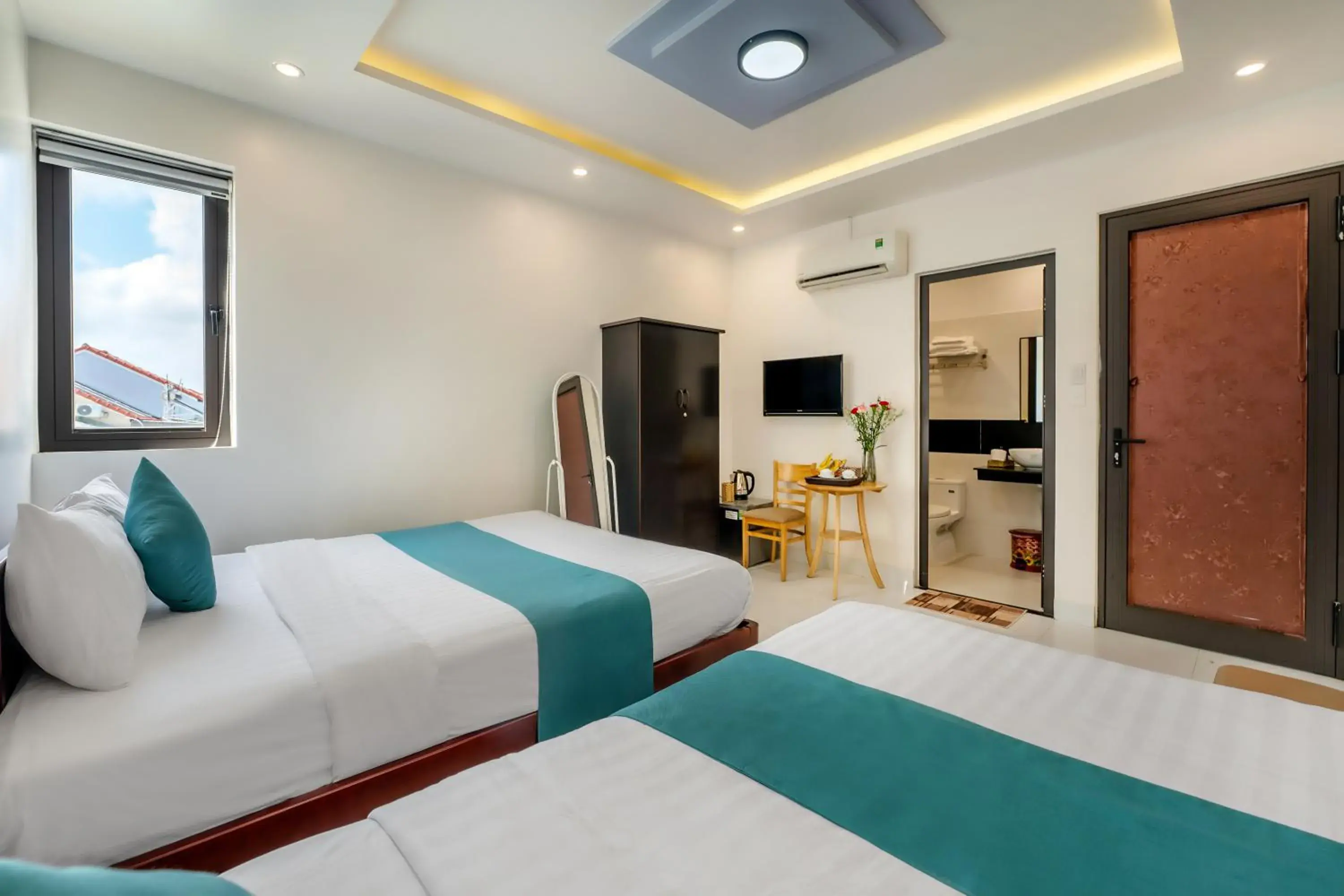 Communal lounge/ TV room, Bed in Rockmouse Centre River Villa Hoi An Communal lounge/ TV room, Bed in Rockmouse Centre River Villa Hoi An