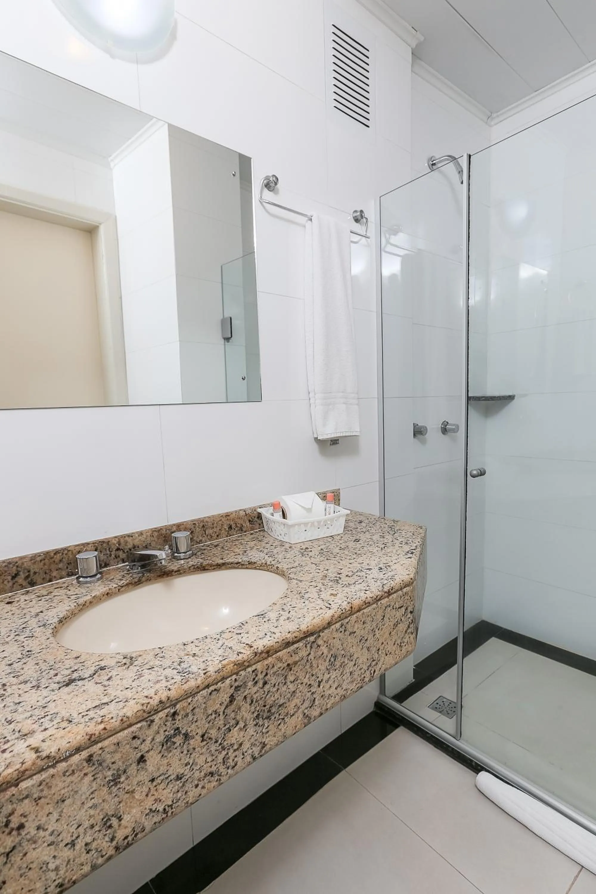 Bathroom in Hotel Express Aeroporto