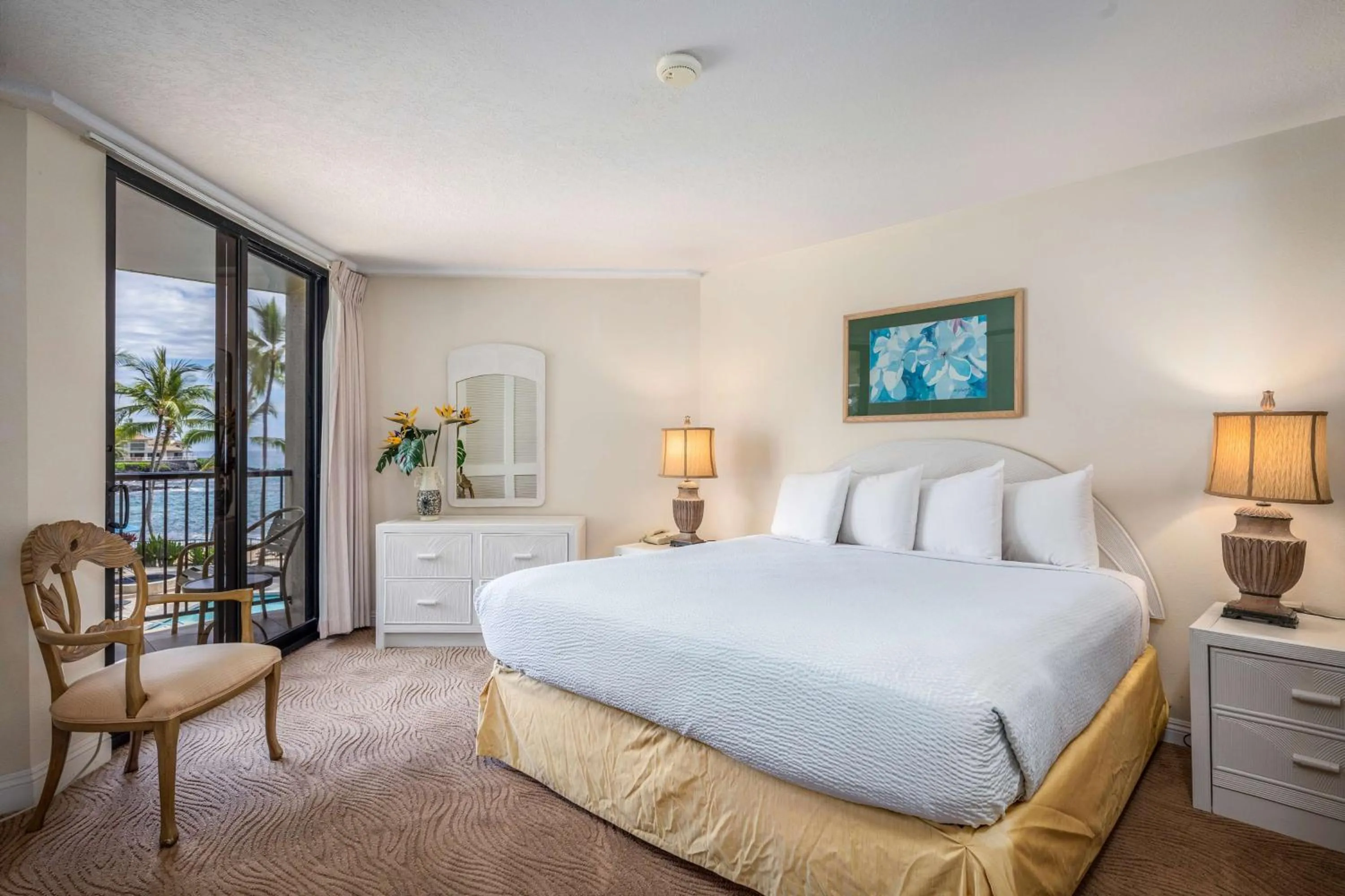 Bed in Aston Kona By The Sea