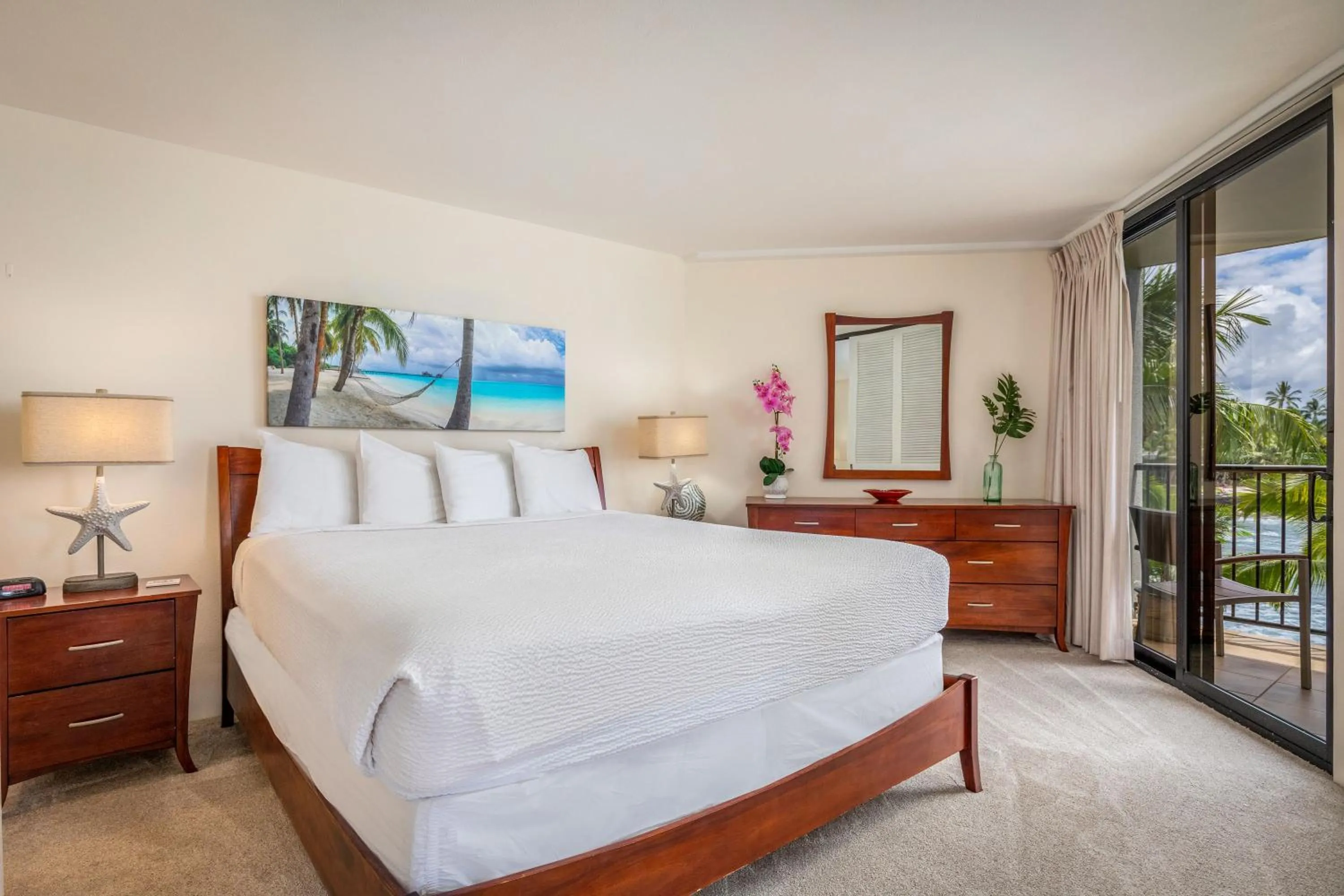 Bed in Aston Kona By The Sea