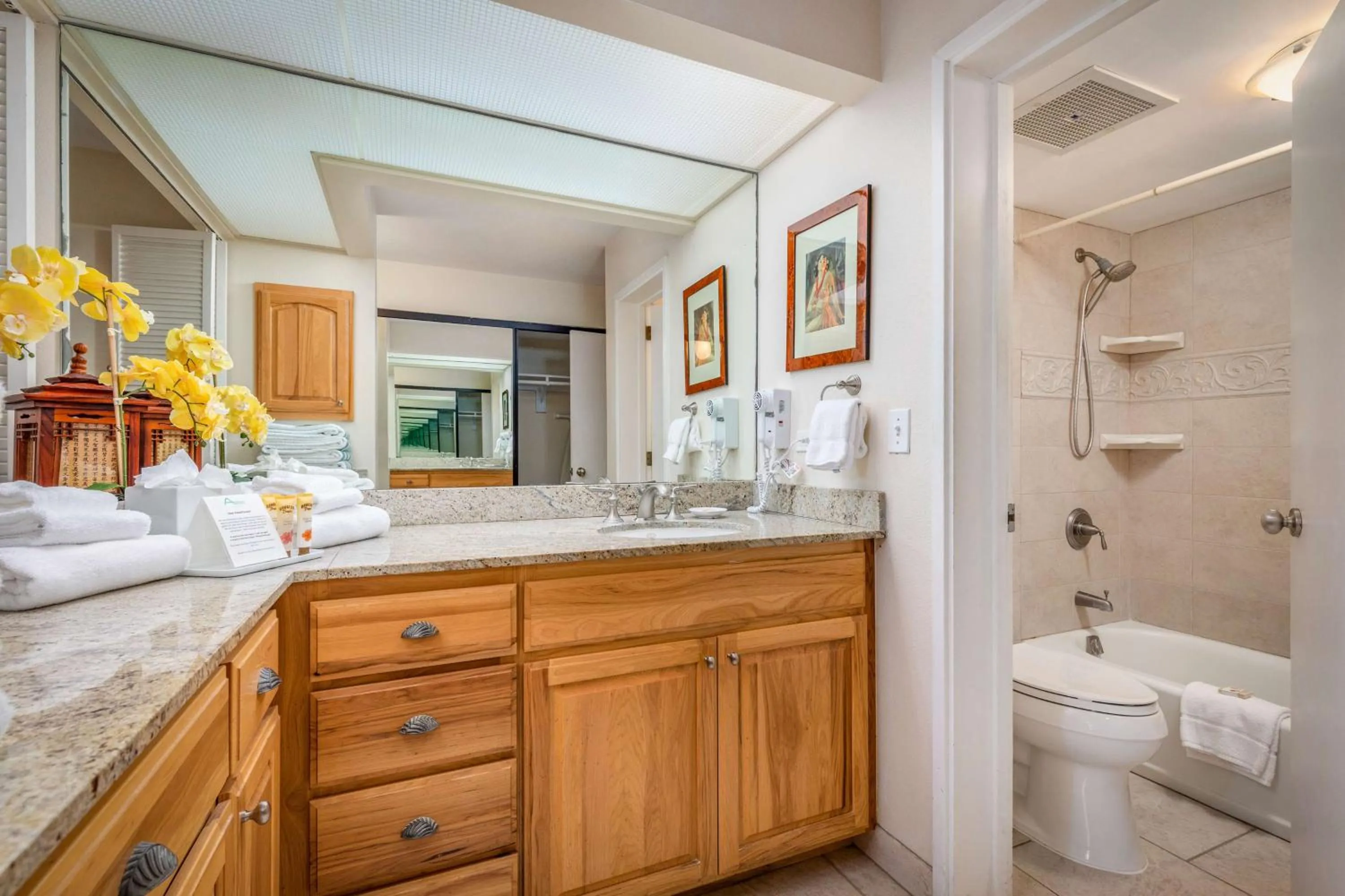 Shower in Aston Kona By The Sea