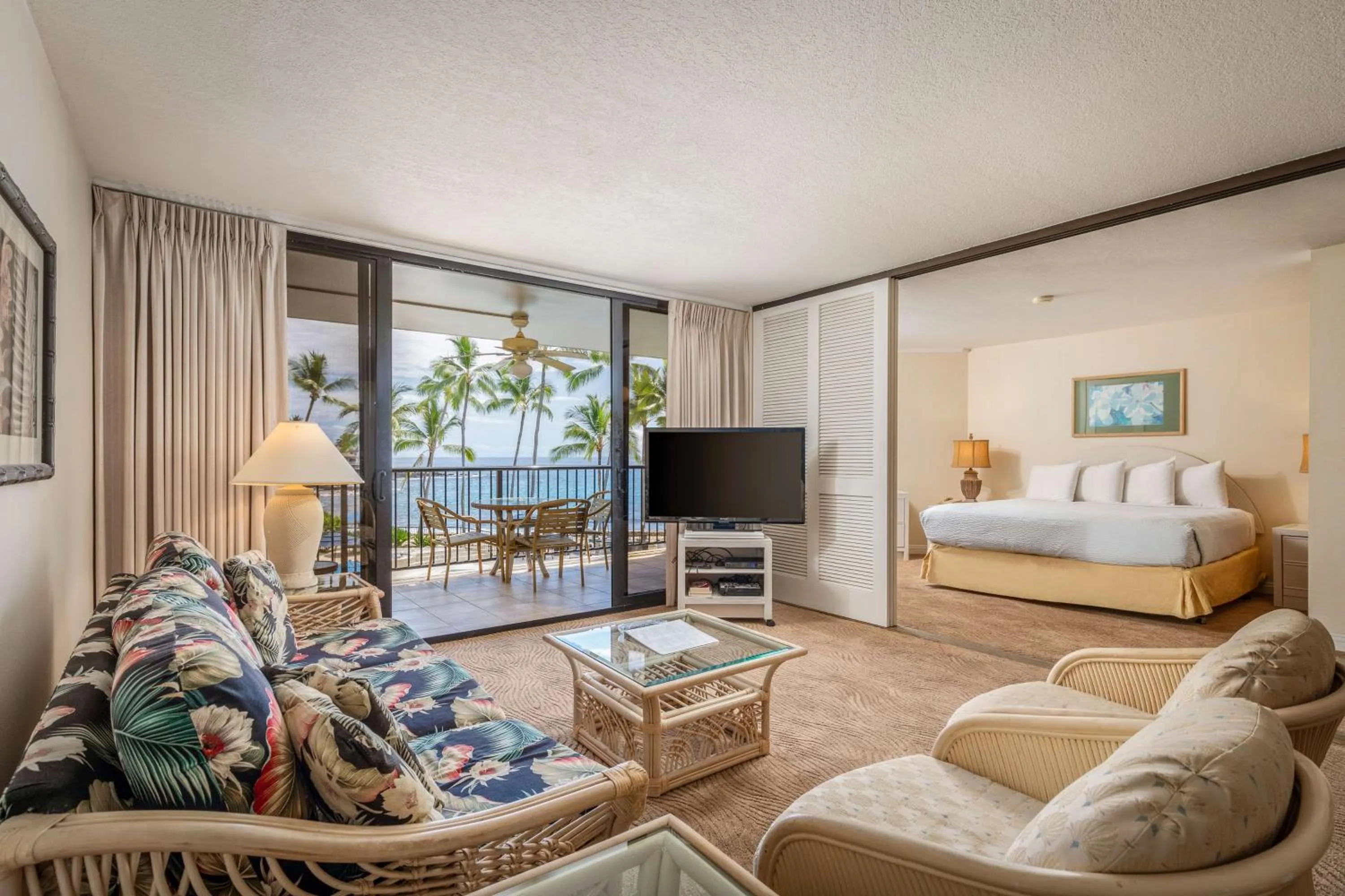 Bed in Aston Kona By The Sea