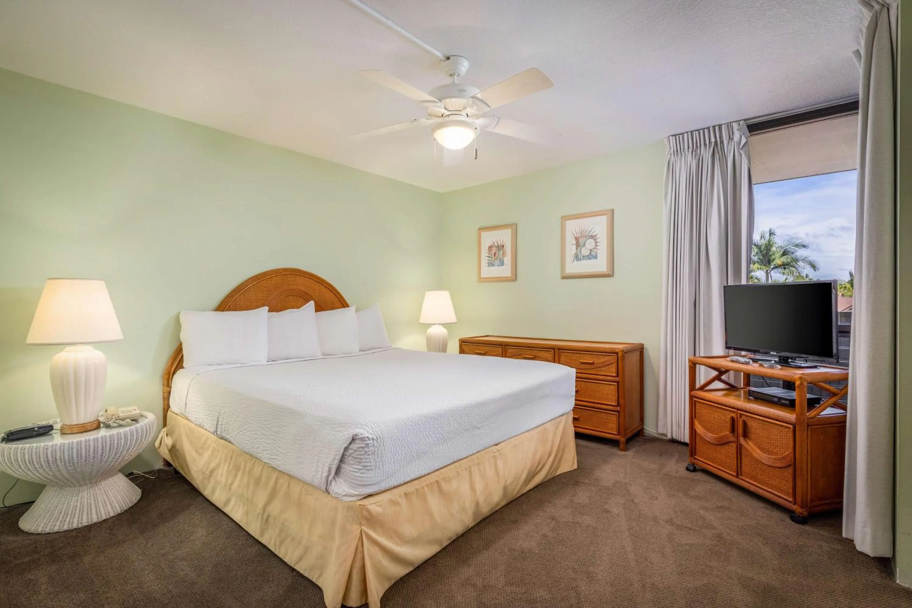 Bed in Aston Kona By The Sea