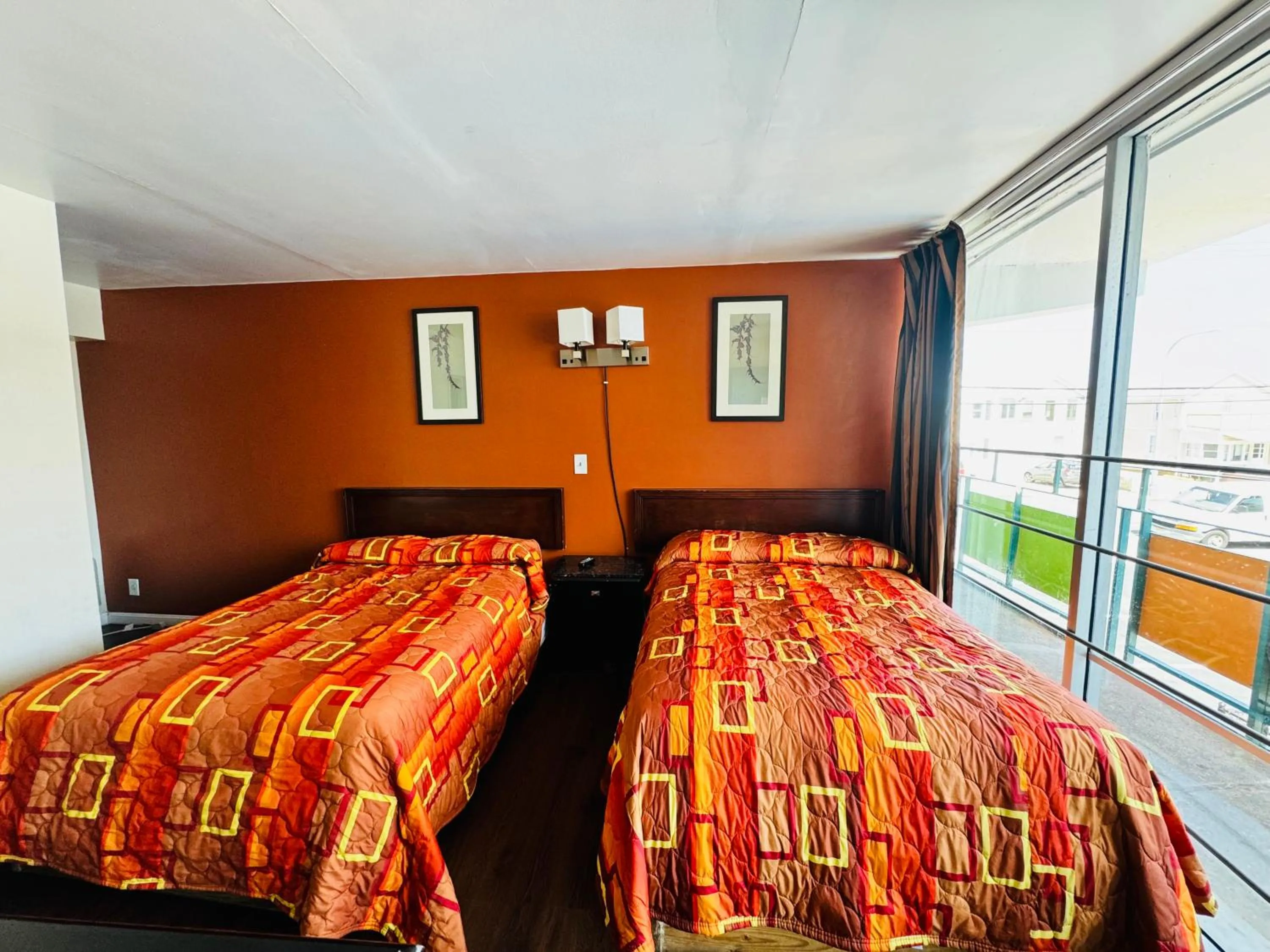 Bed in Skyview Manor Motel