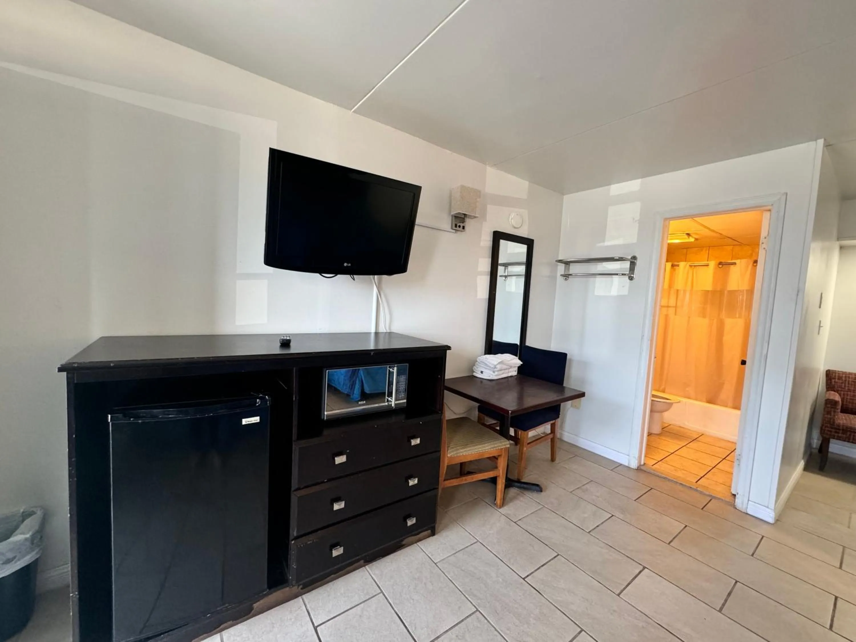 TV and multimedia in Skyview Manor Motel