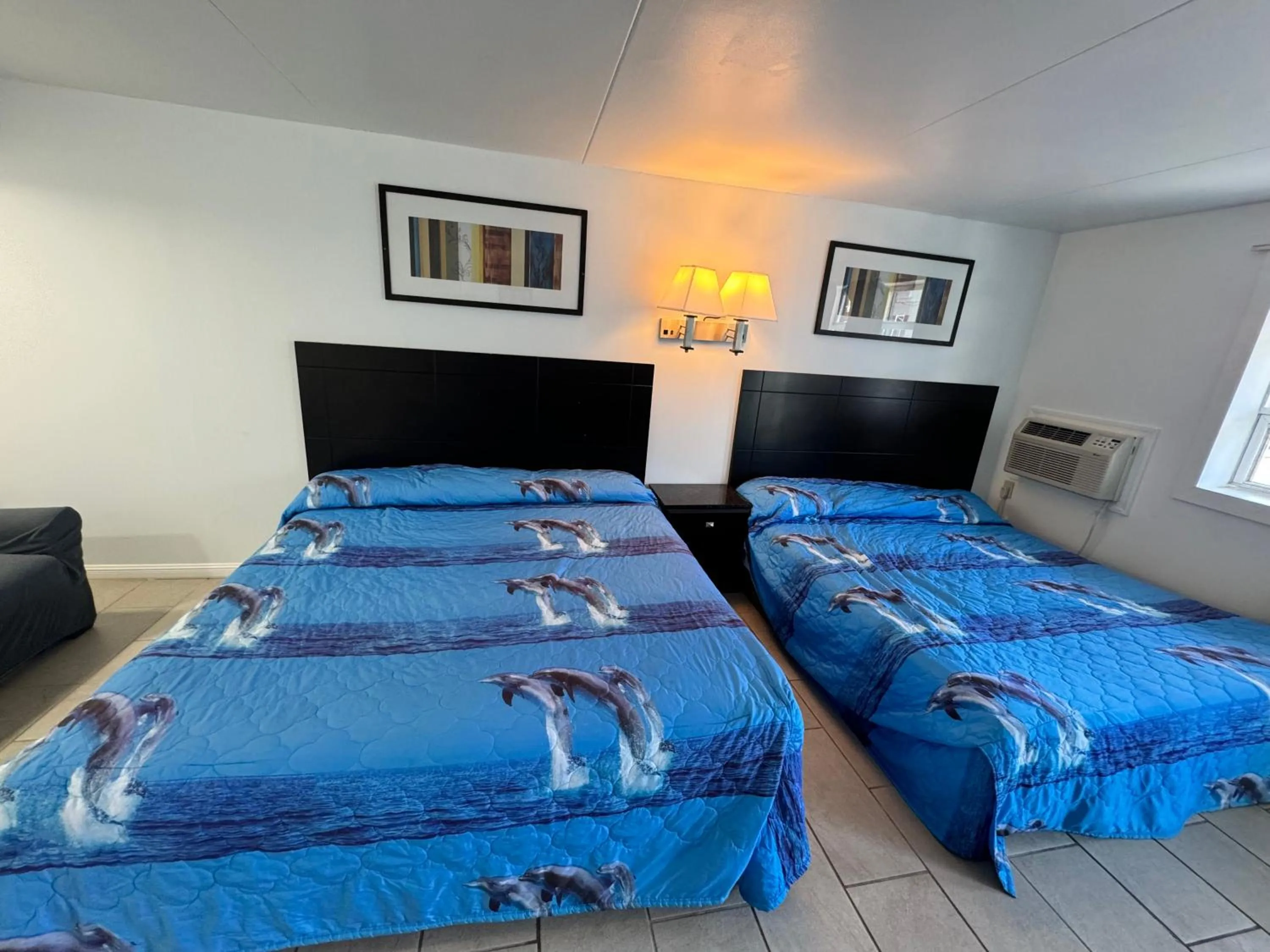 Bed in Skyview Manor Motel