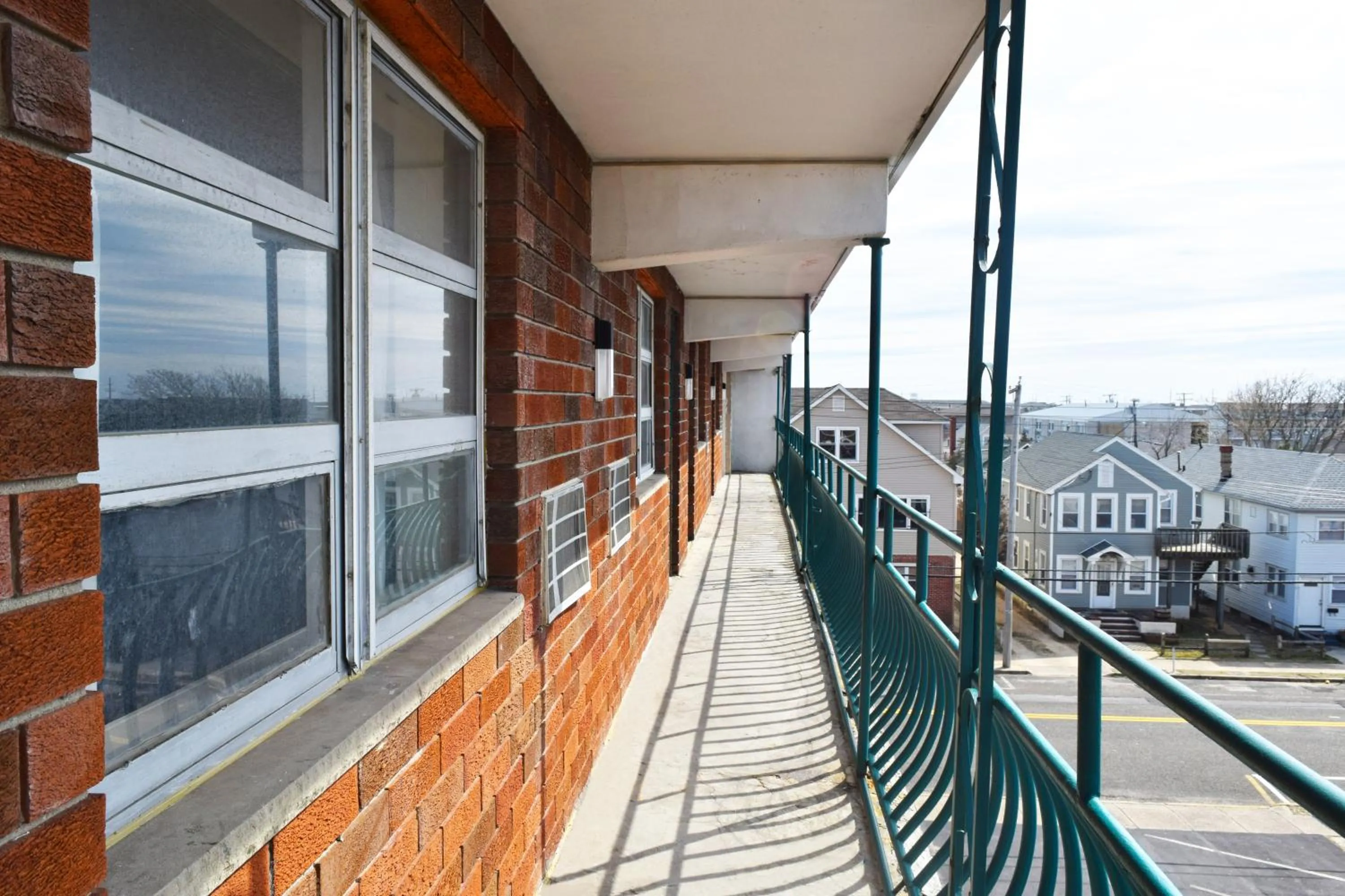 Day in Skyview Manor Motel