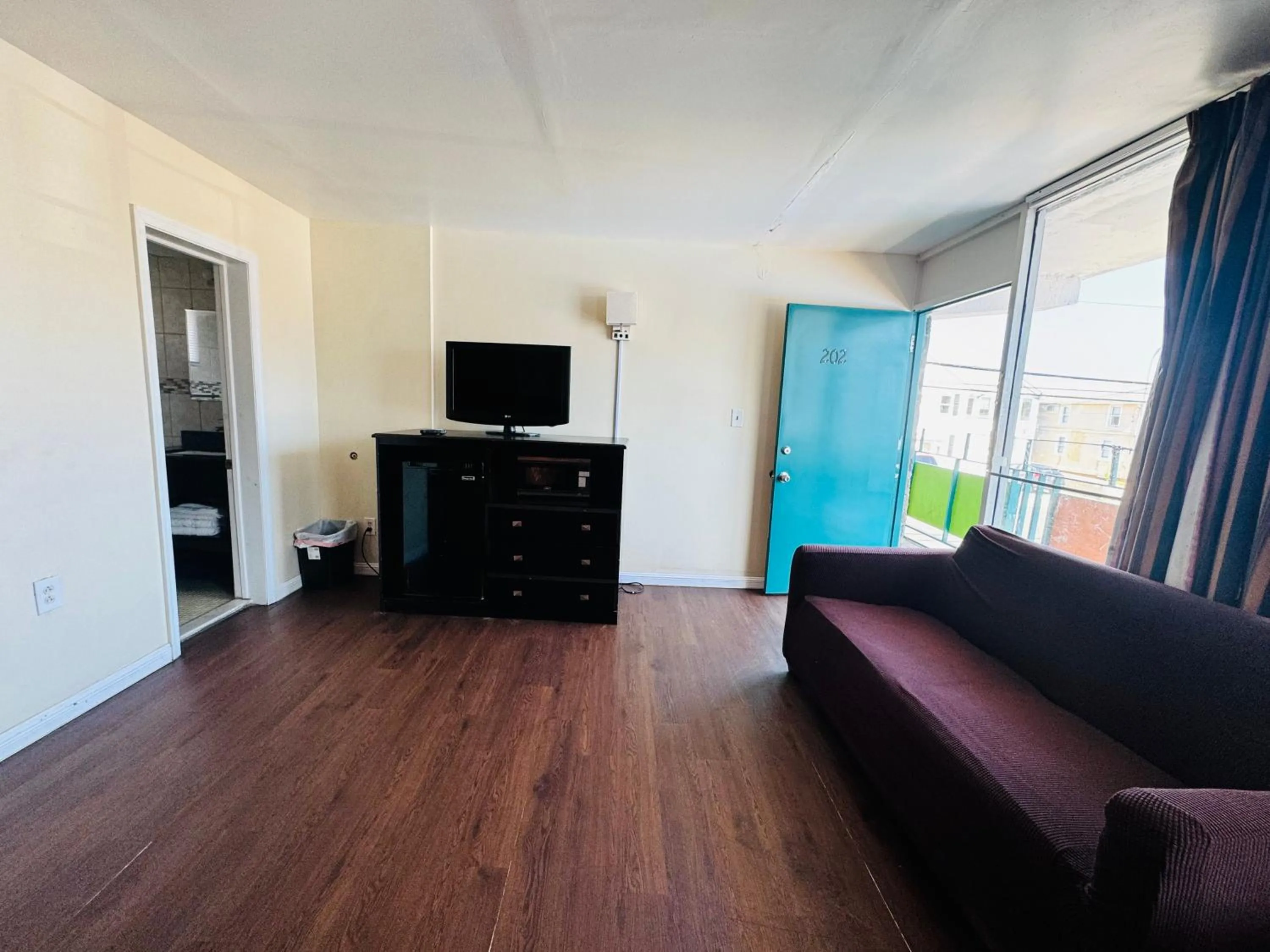 TV and multimedia in Skyview Manor Motel