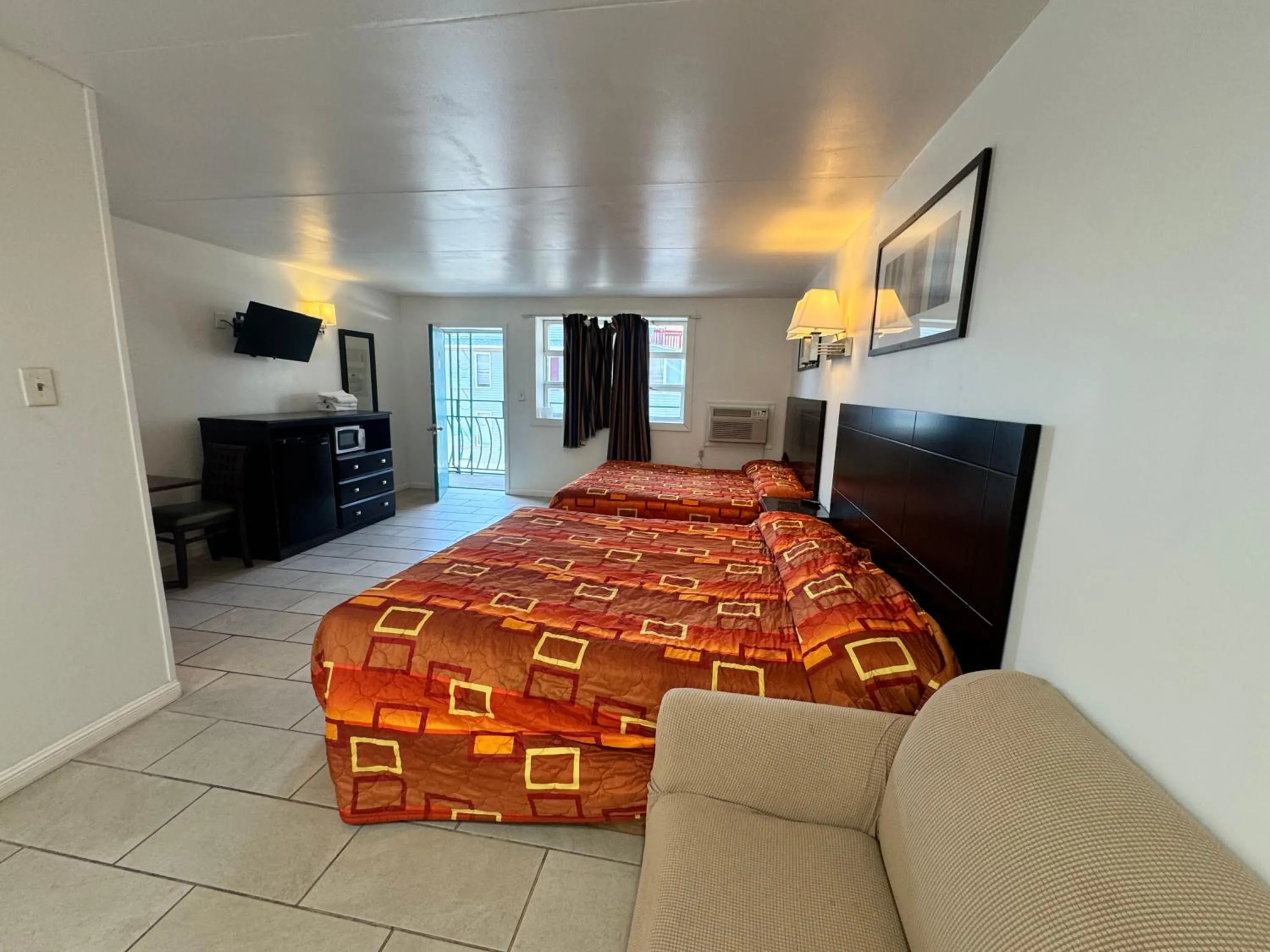 Photo of the whole room, Bed in Skyview Manor Motel