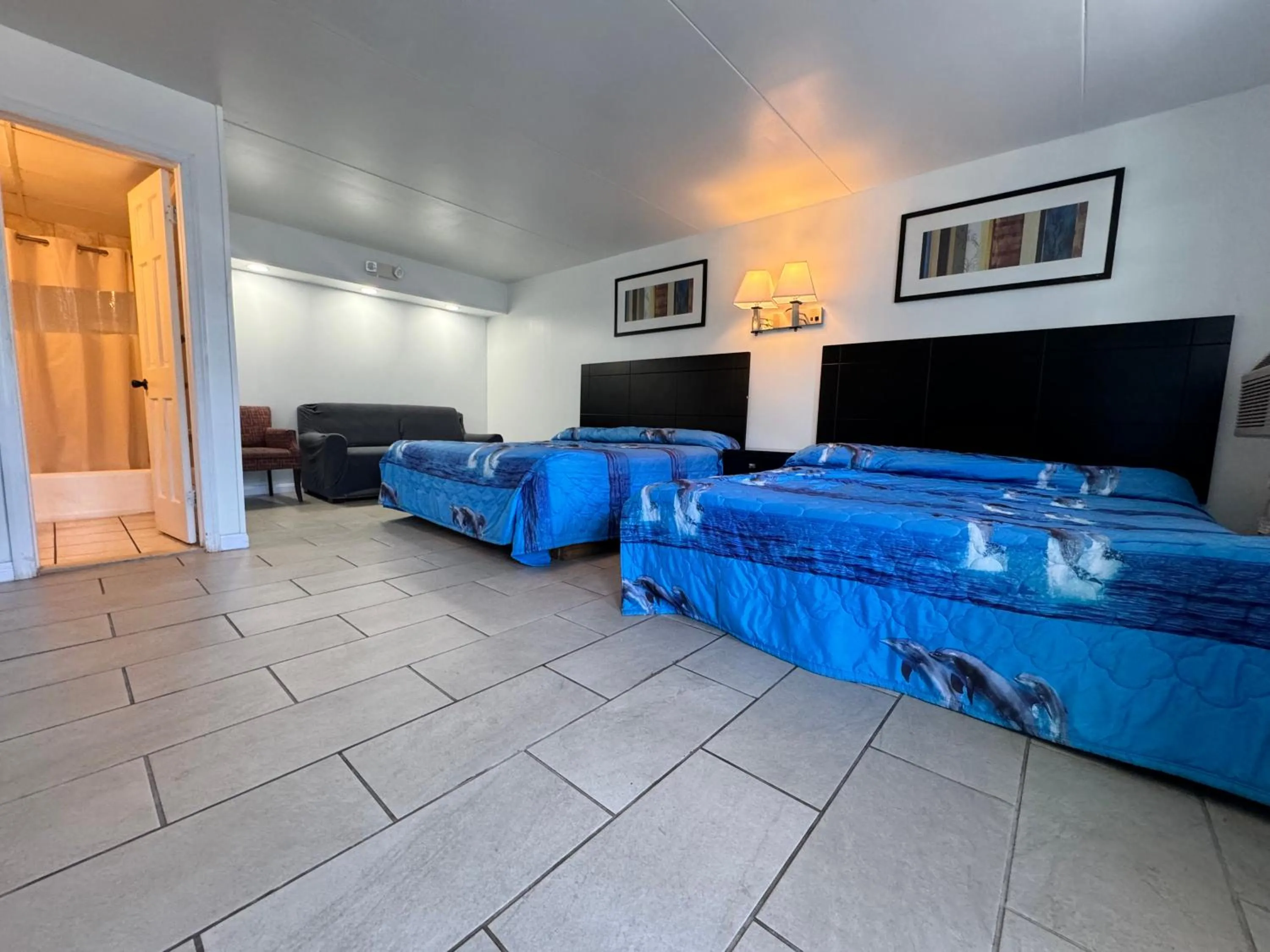 Bed in Skyview Manor Motel