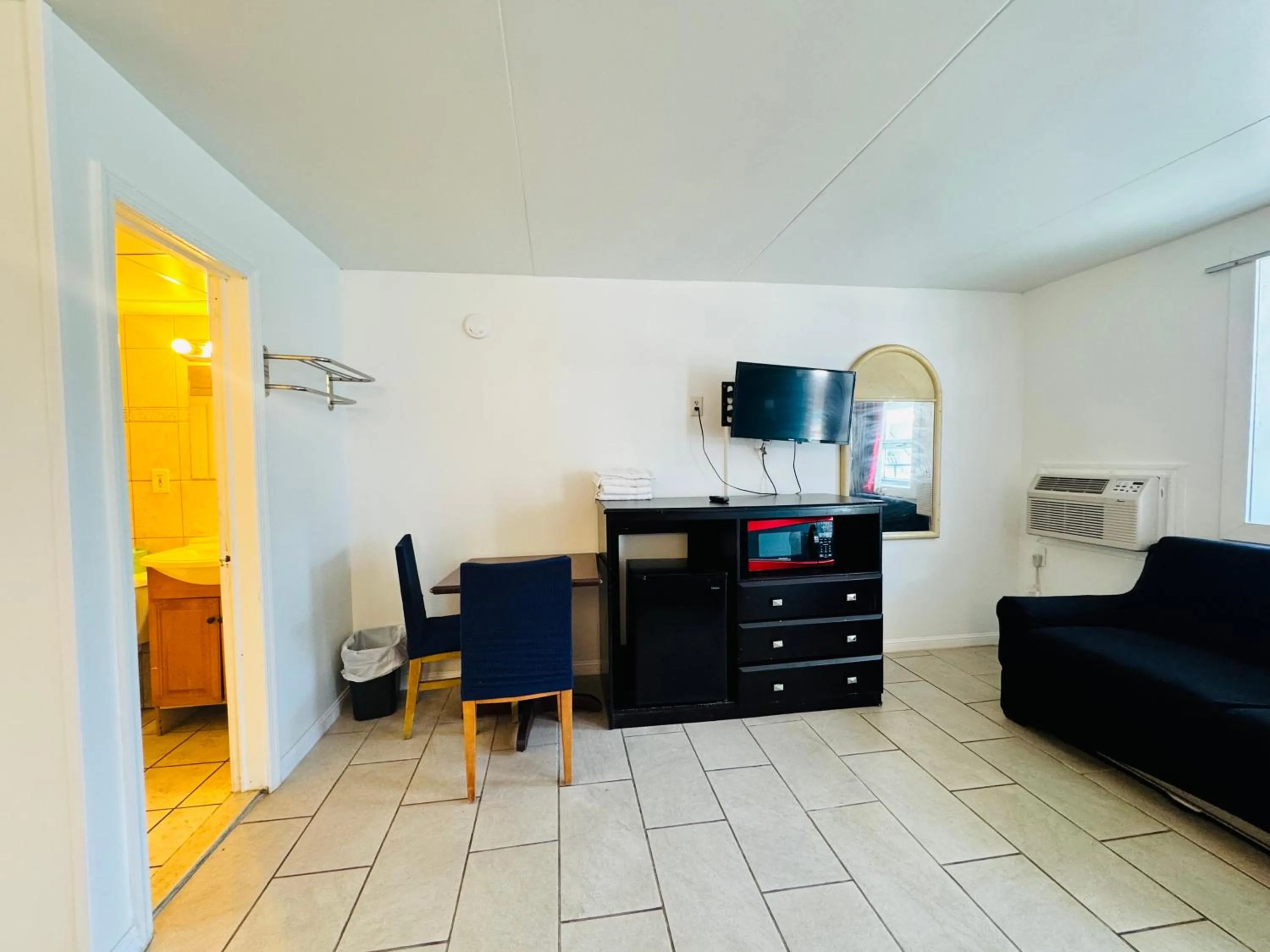 TV and multimedia in Skyview Manor Motel