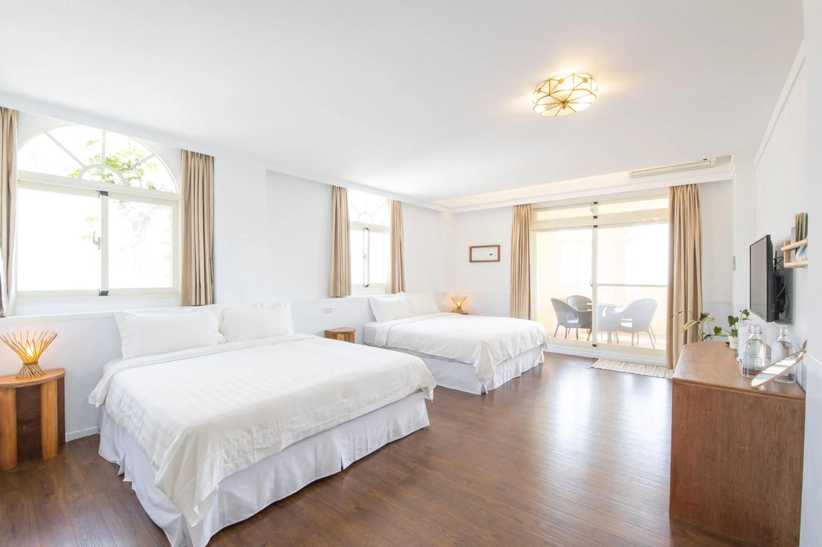 Photo of the whole room, Bed in OwlStay The Salt