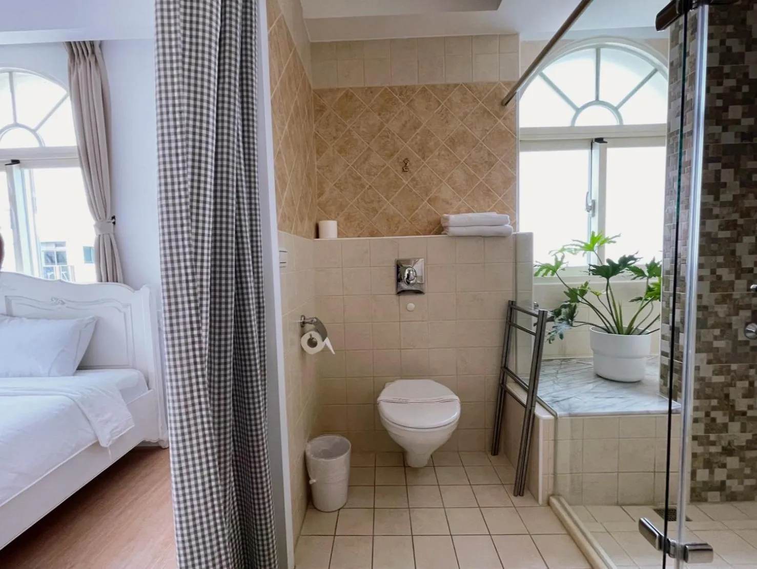 Toilet, Bed in OwlStay The Salt