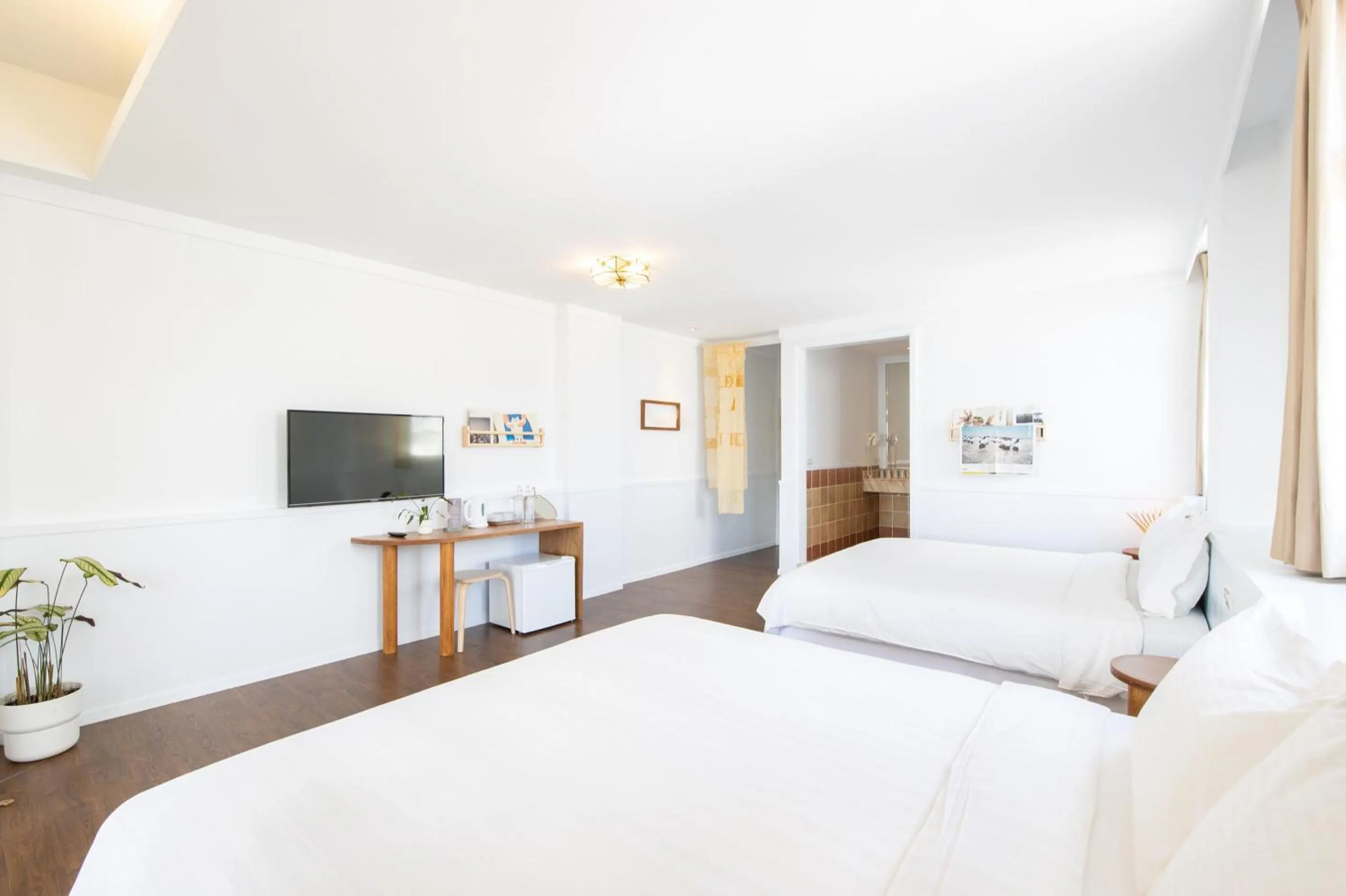 Photo of the whole room, Bed in OwlStay The Salt