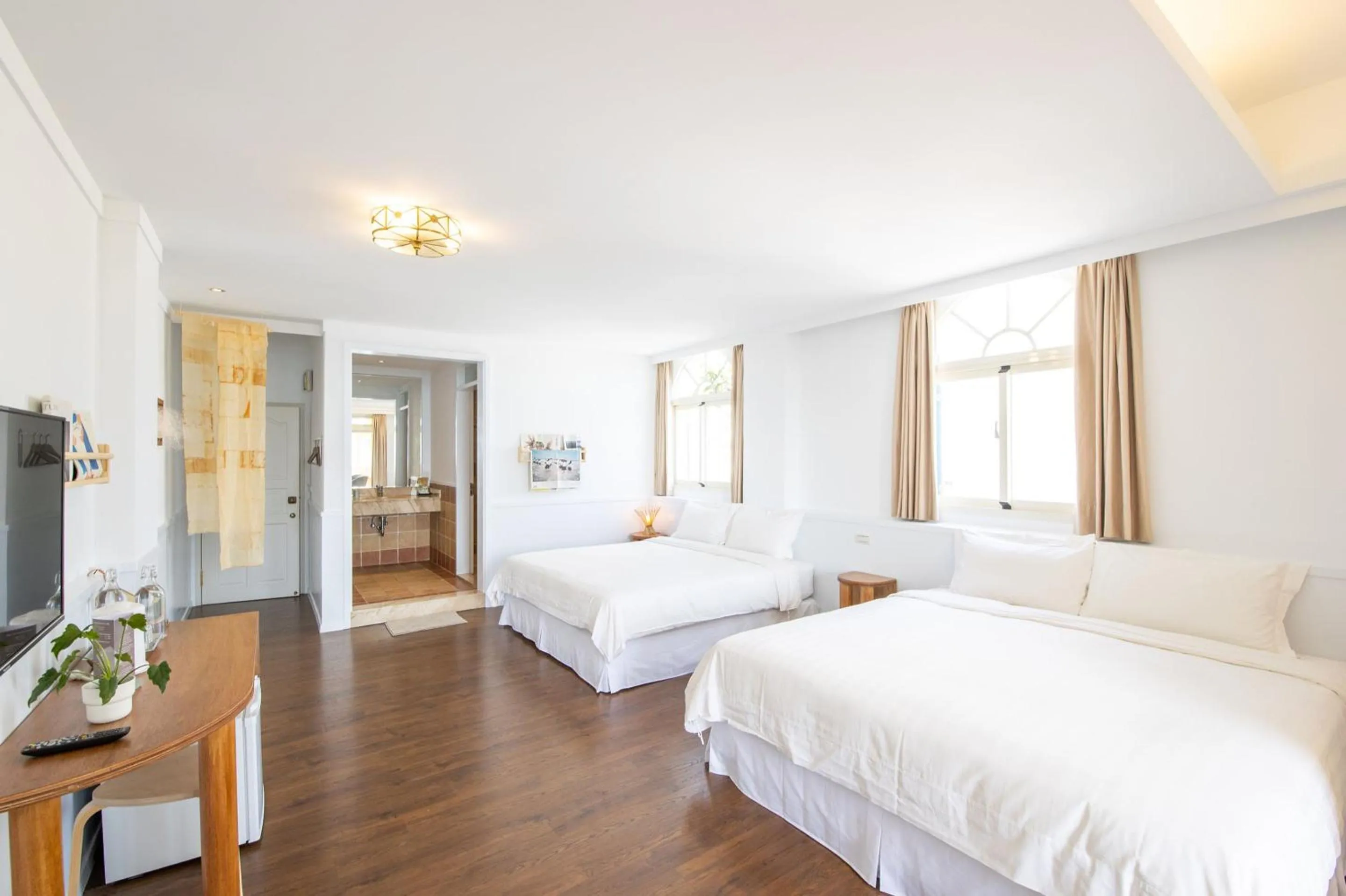 Photo of the whole room, Bed in OwlStay The Salt