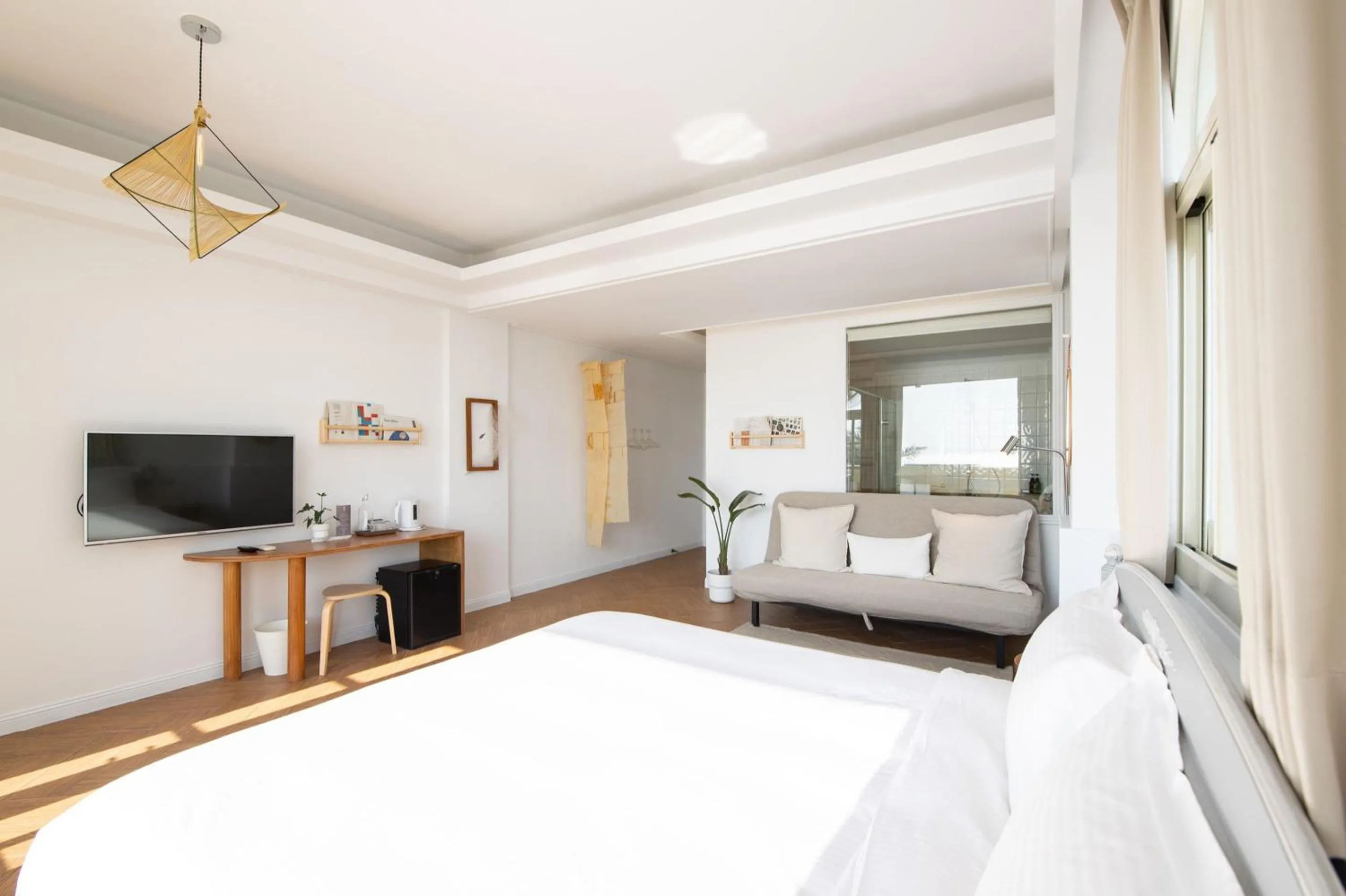 Photo of the whole room, Bed in OwlStay The Salt