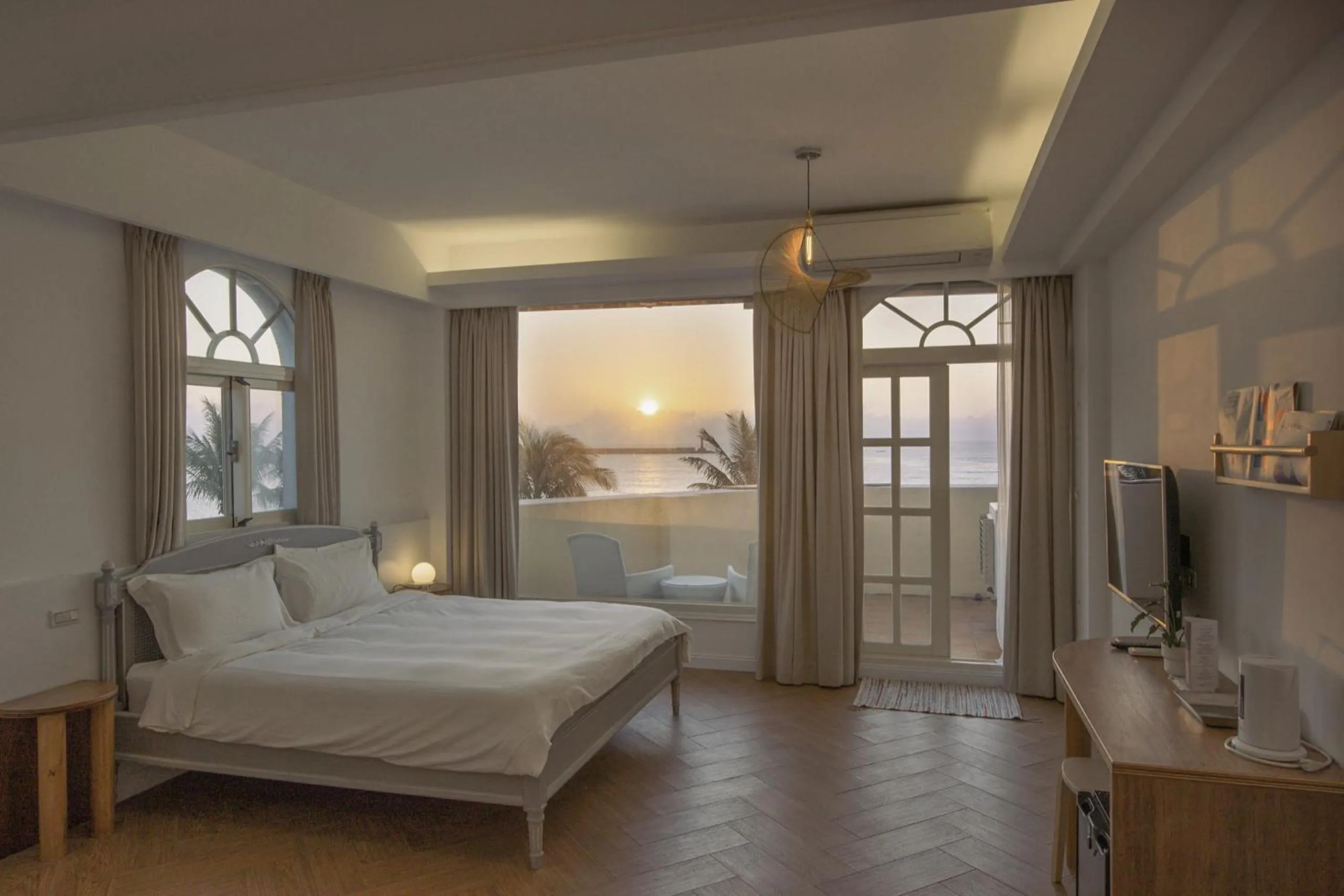 Photo of the whole room, Bed in OwlStay The Salt