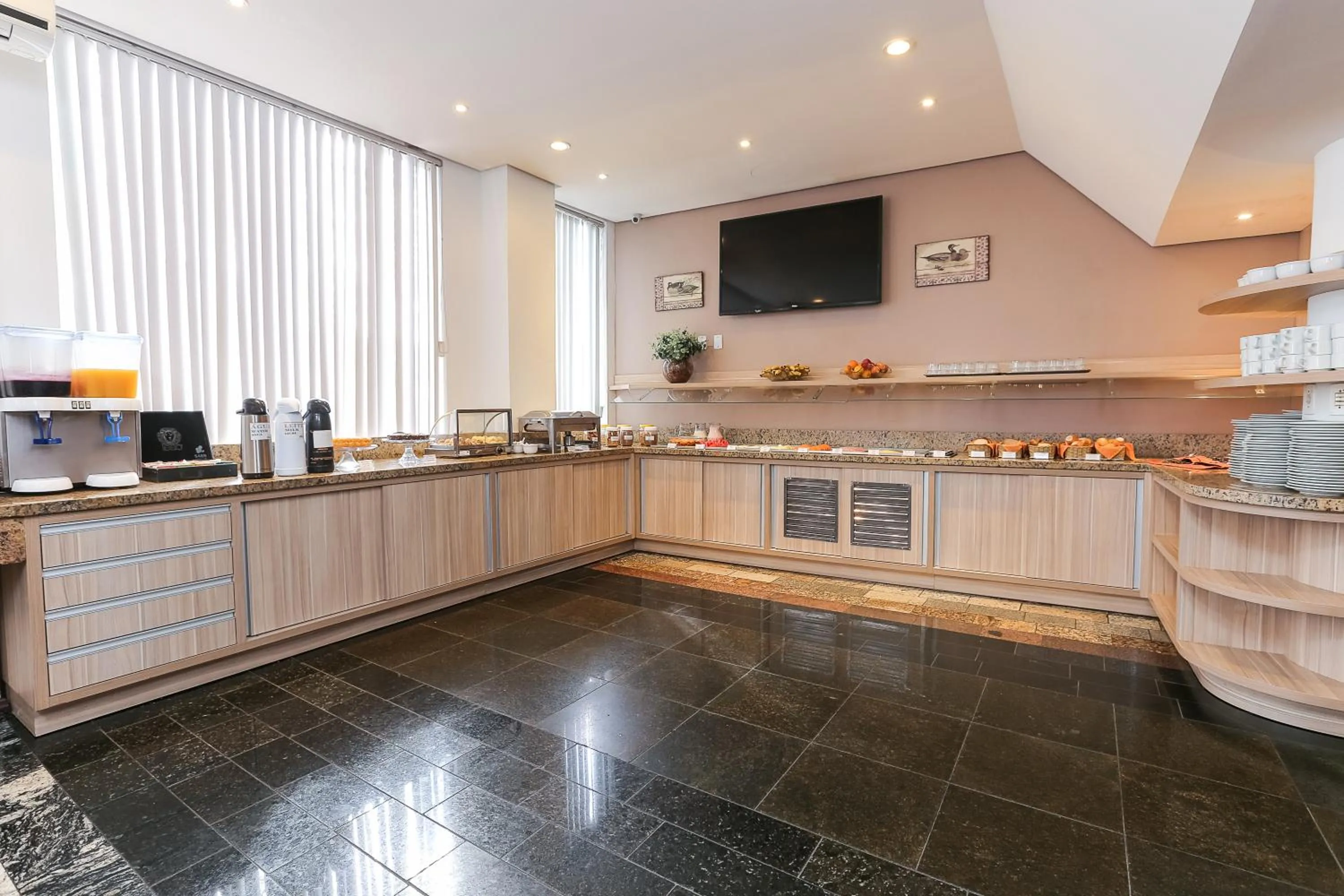 Restaurant/places to eat in Hotel Expressinho Aeroporto