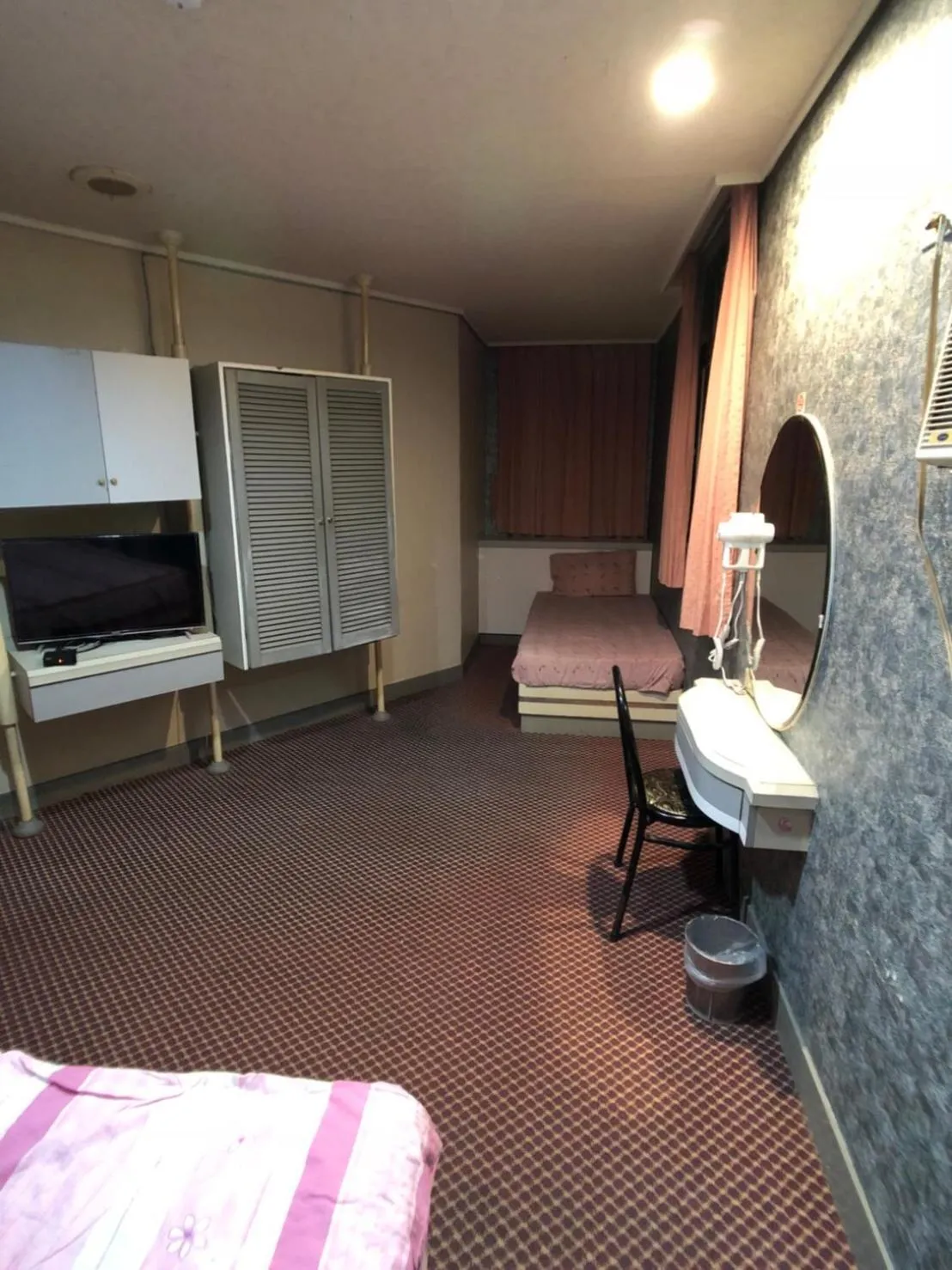 Ya Shi Deng Hotel