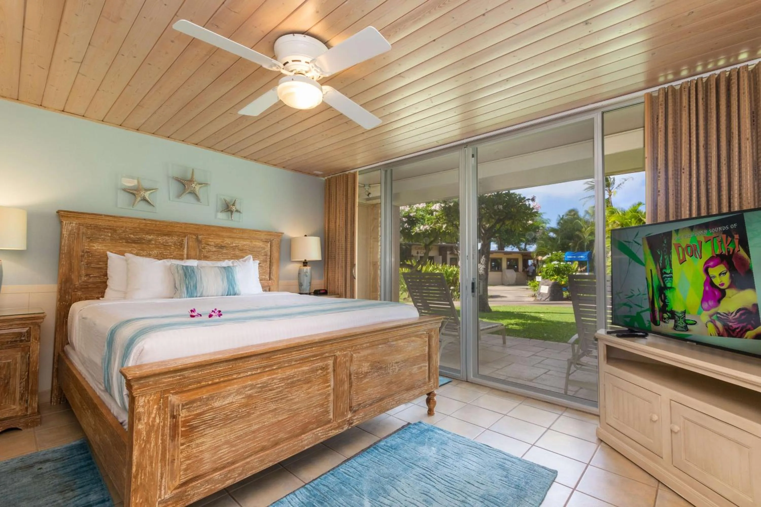 Photo of the whole room, Bed in Aston Maui Kaanapali Villas