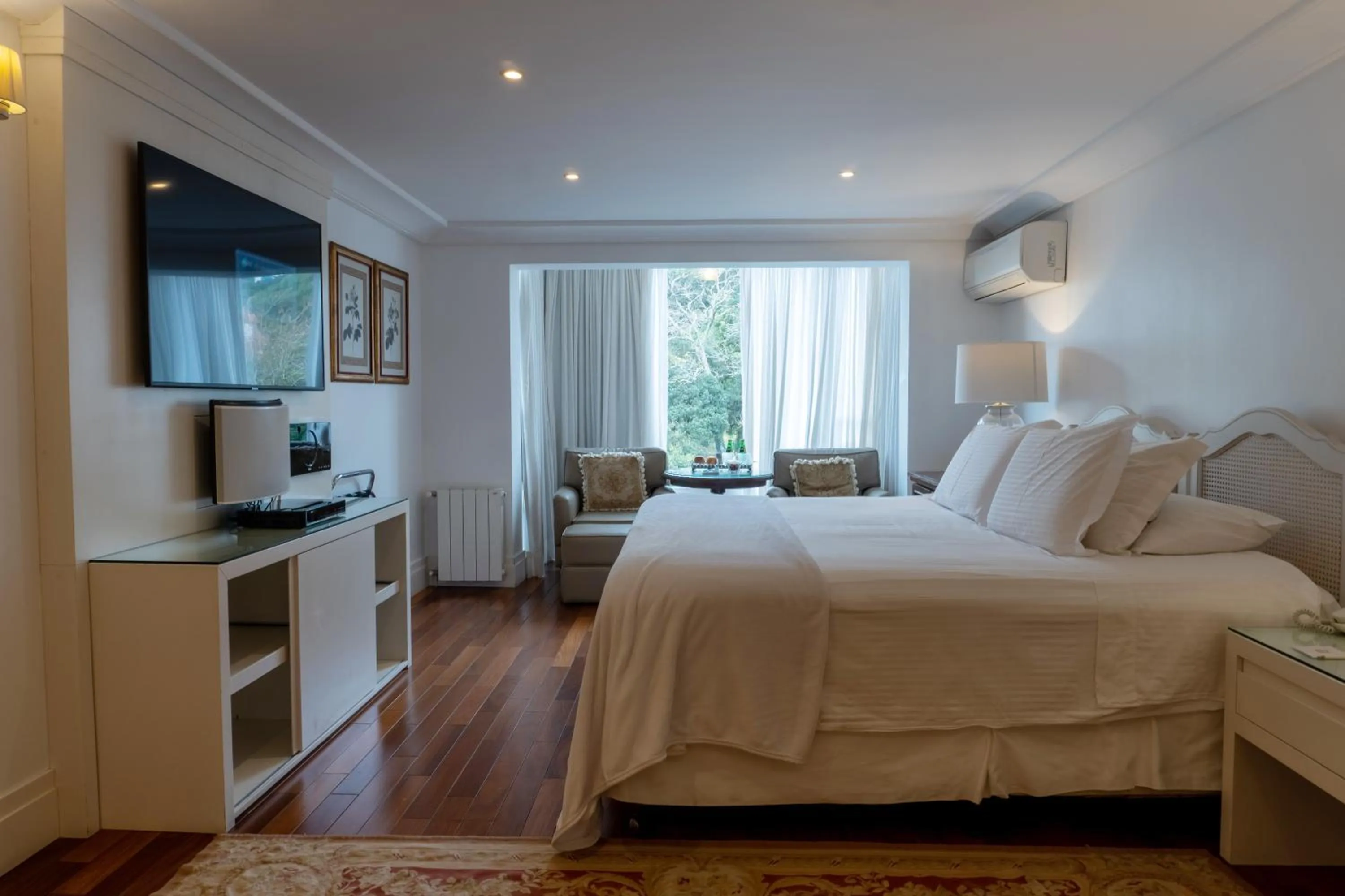 Bedroom, Bed in Hotel Estalagem St. Hubertus