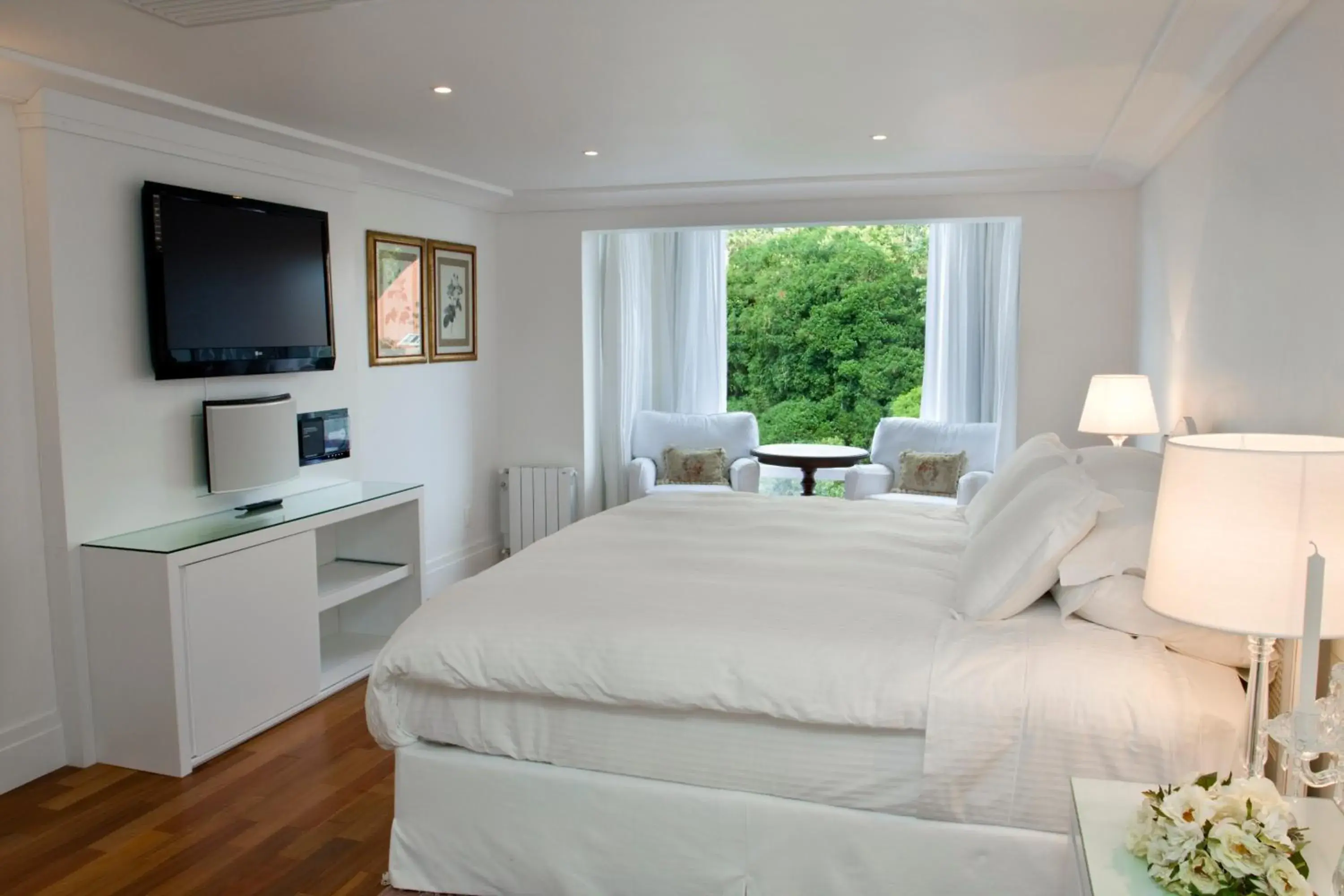 Decorative detail, Bed in Hotel Estalagem St. Hubertus Decorative detail, Bed in Hotel Estalagem St. Hubertus