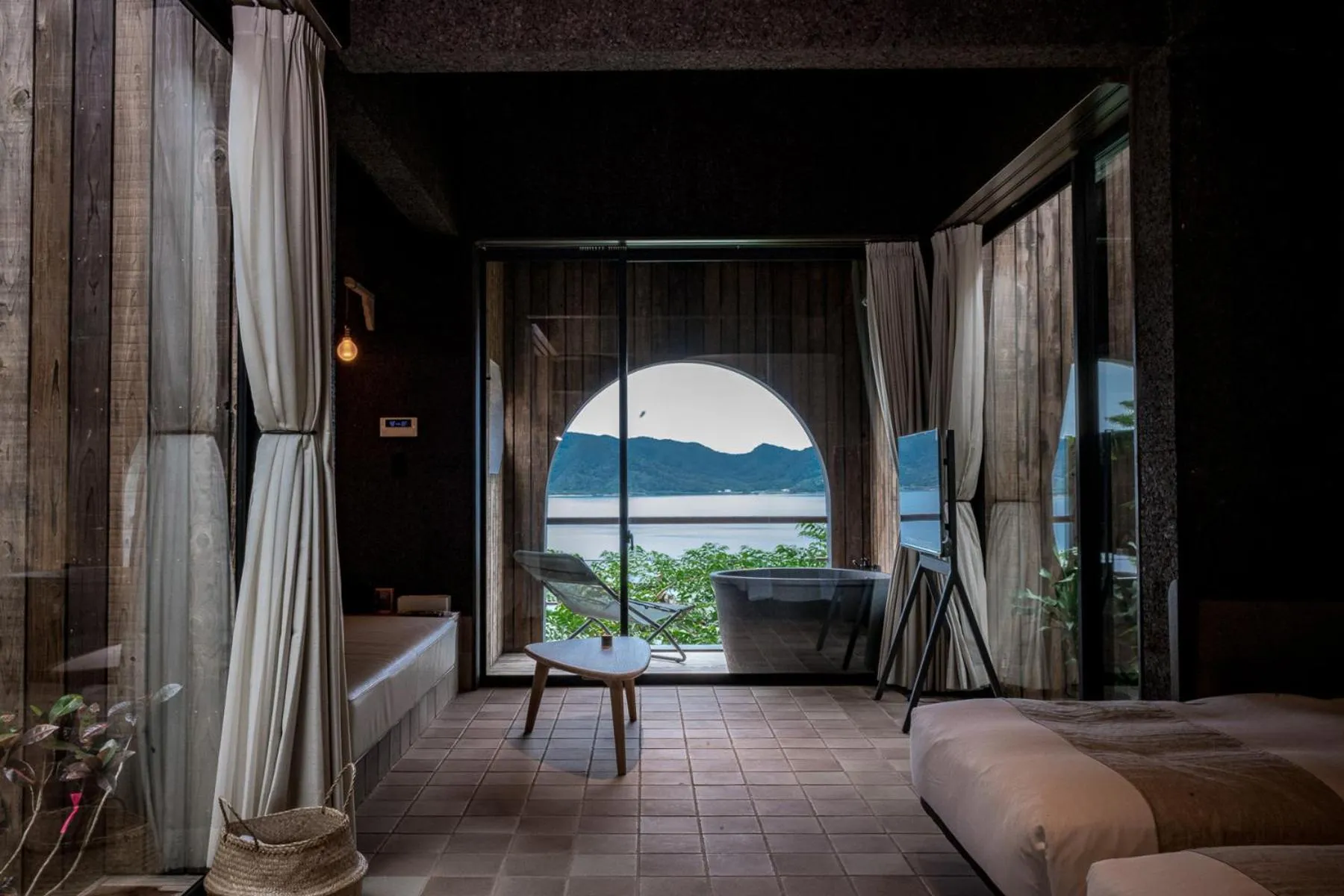 Photo of the whole room in Miru Amami