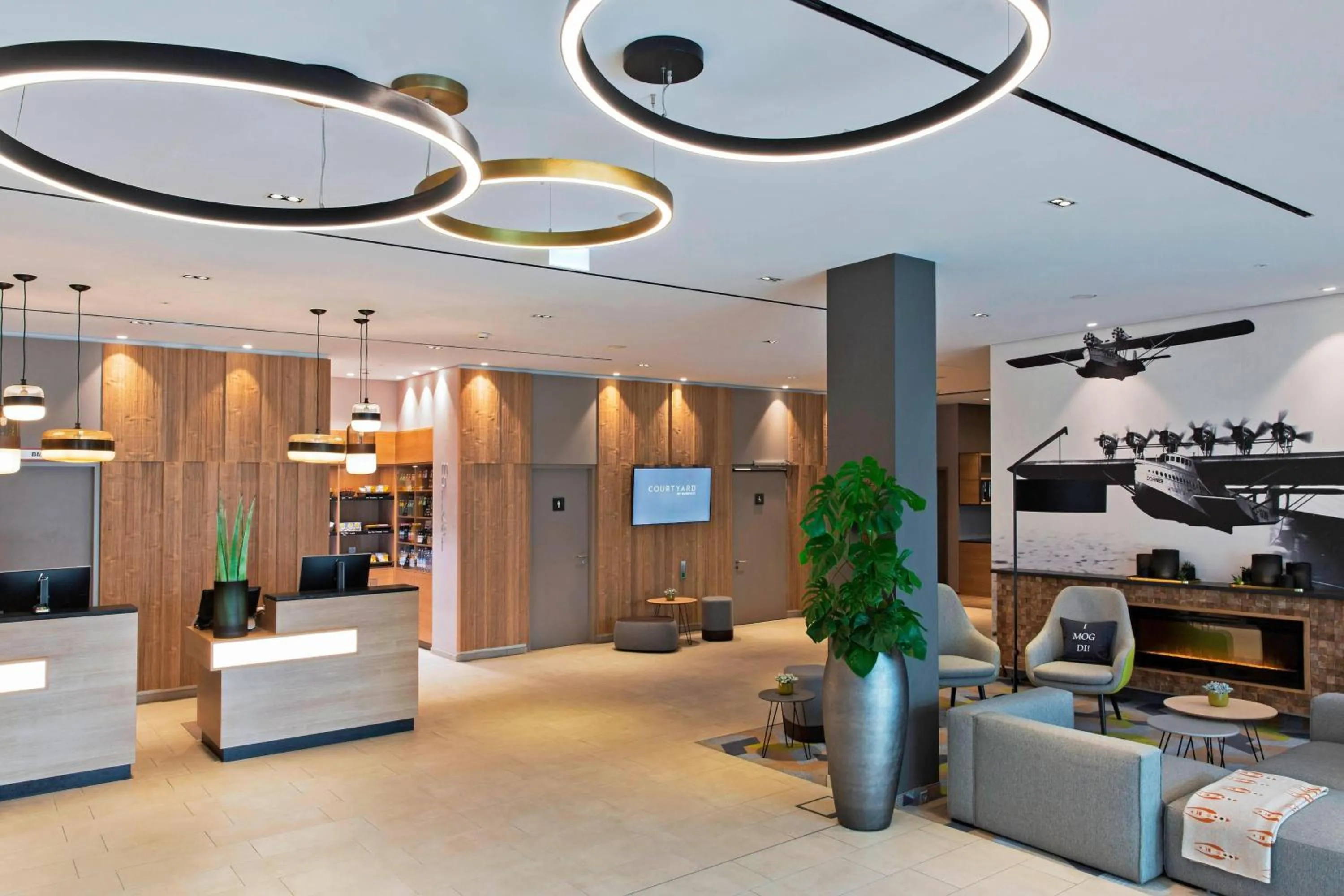 Lobby or reception in Courtyard by Marriott Oberpfaffenhofen Munich South