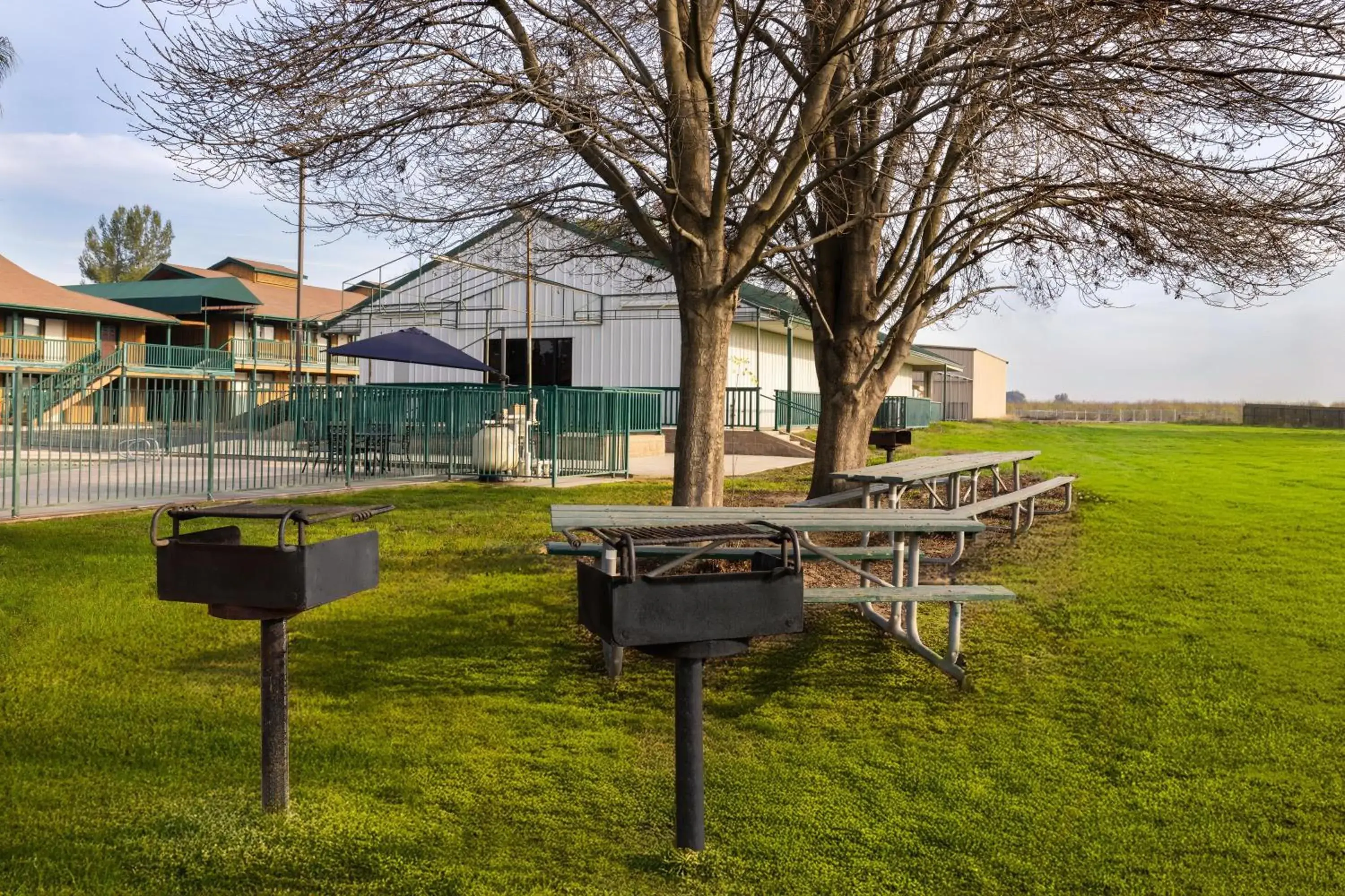 Property building in Red Lion Inn & Suites Lemoore Property building in Red Lion Inn & Suites Lemoore