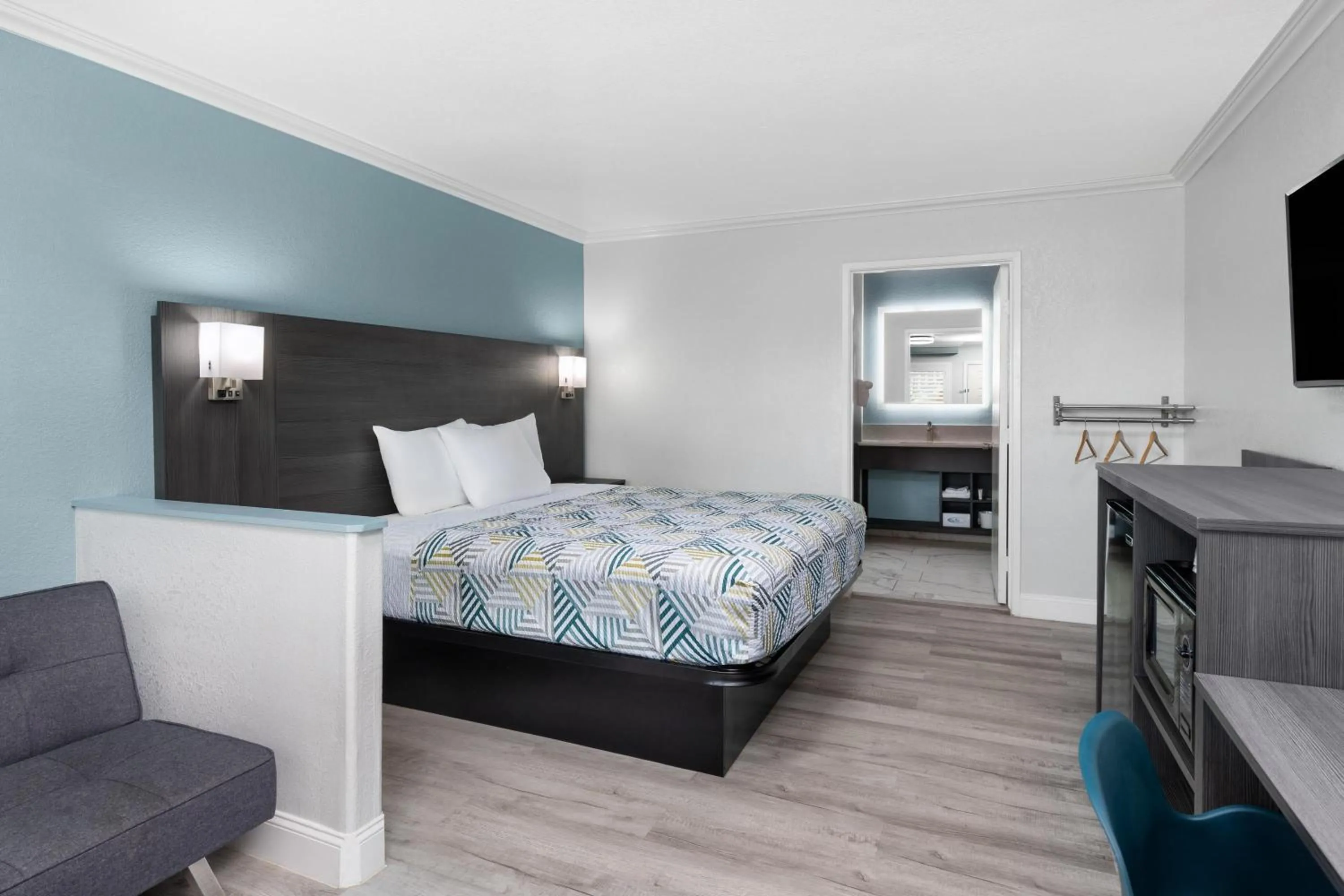 Bedroom, Bed in Red Lion Inn & Suites Lemoore