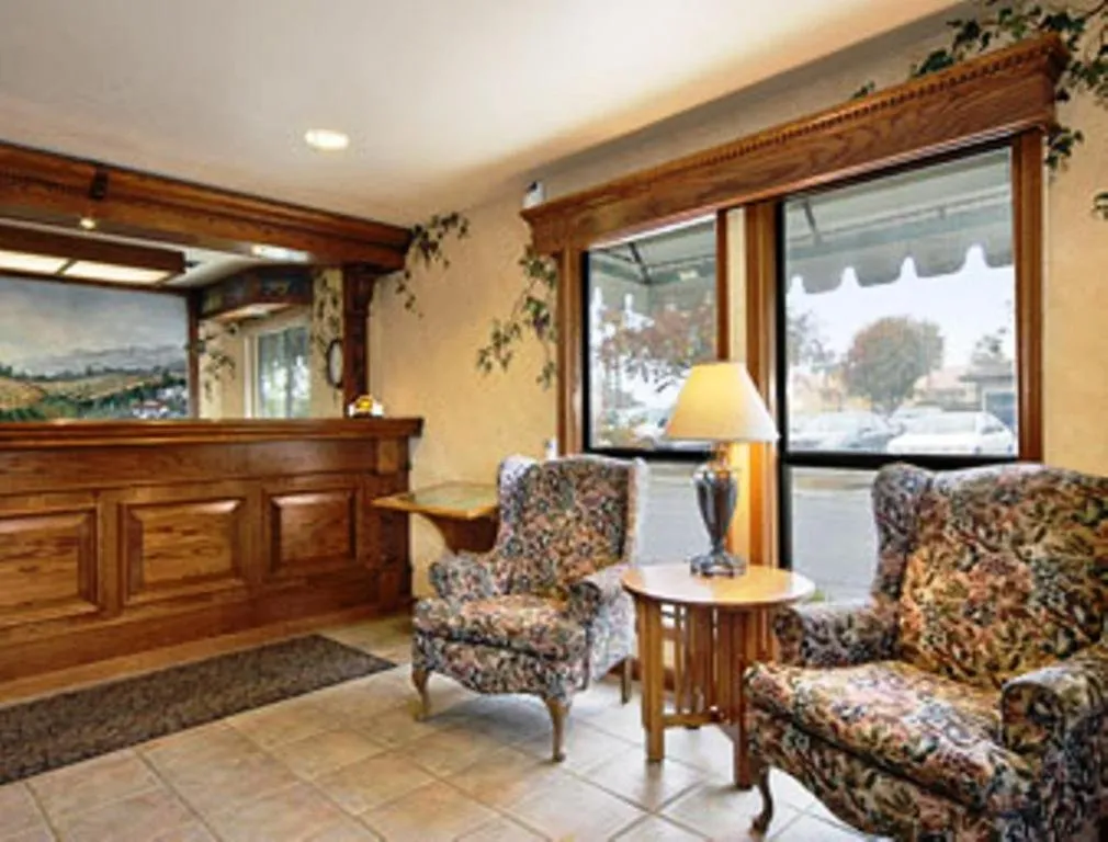 Day in Travelodge by Wyndham Lemoore Near Naval Air Station