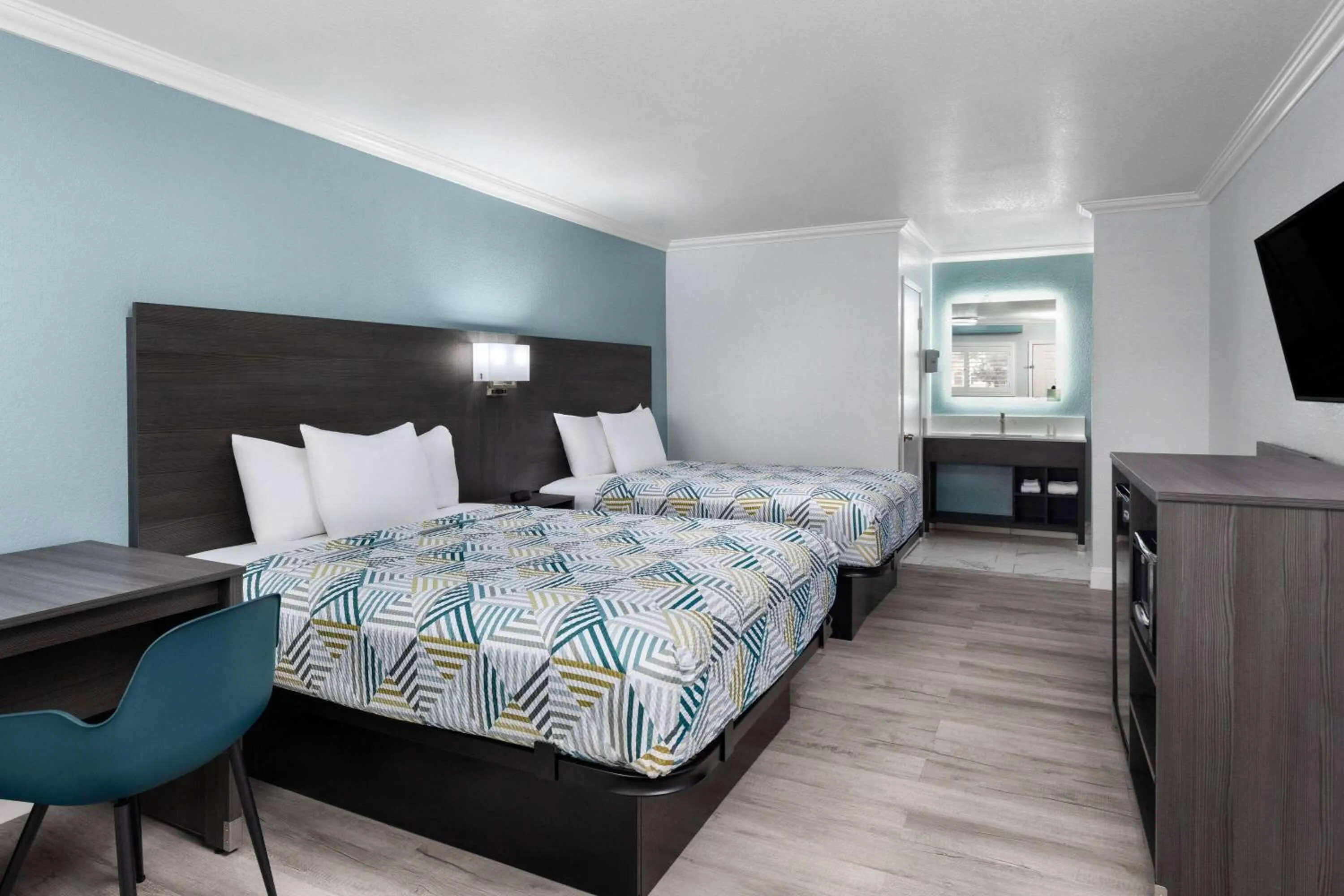 Photo of the whole room, Bed in Travelodge by Wyndham Lemoore Near Naval Air Station