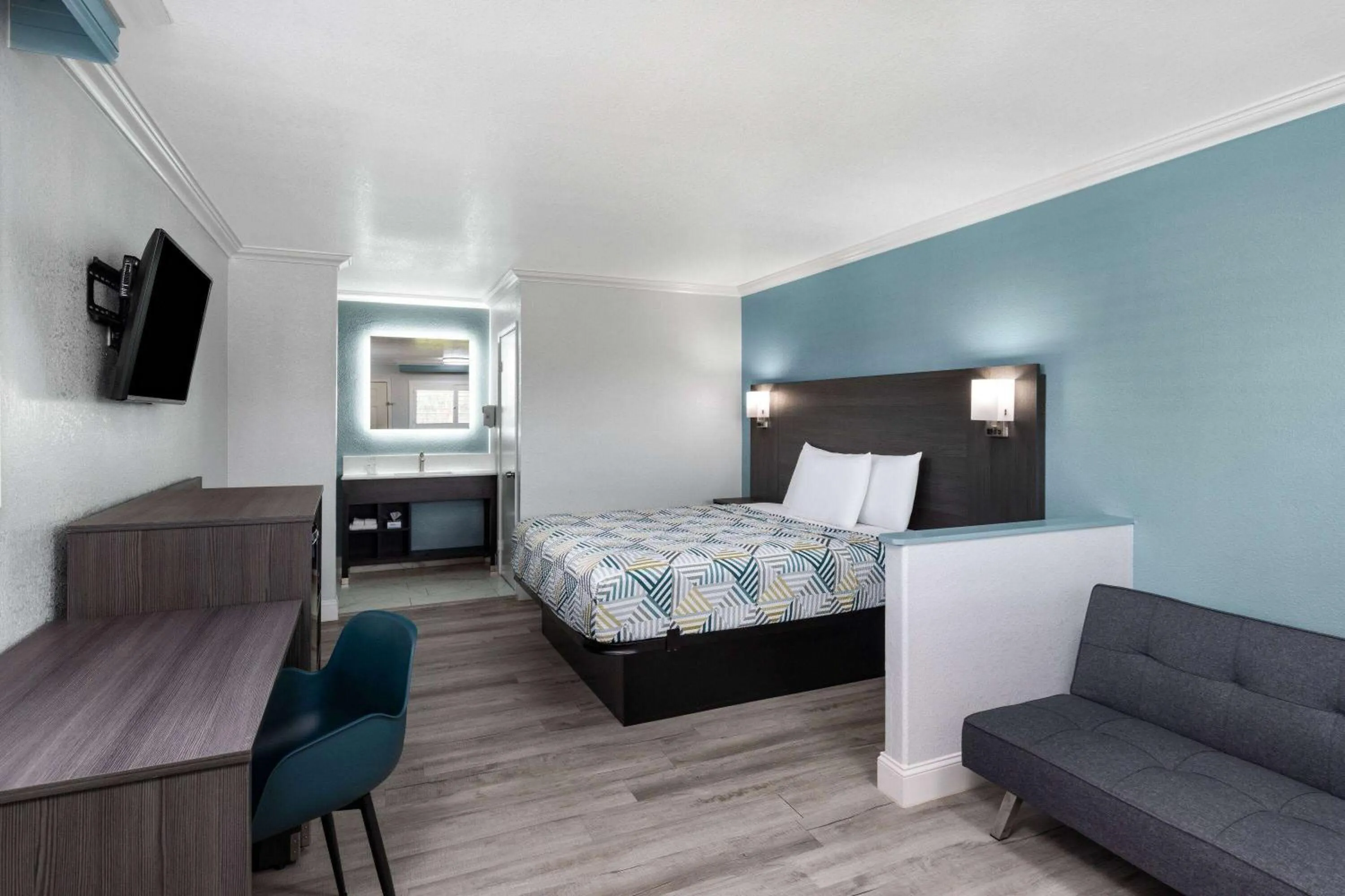 Photo of the whole room, Bed in Travelodge by Wyndham Lemoore Near Naval Air Station