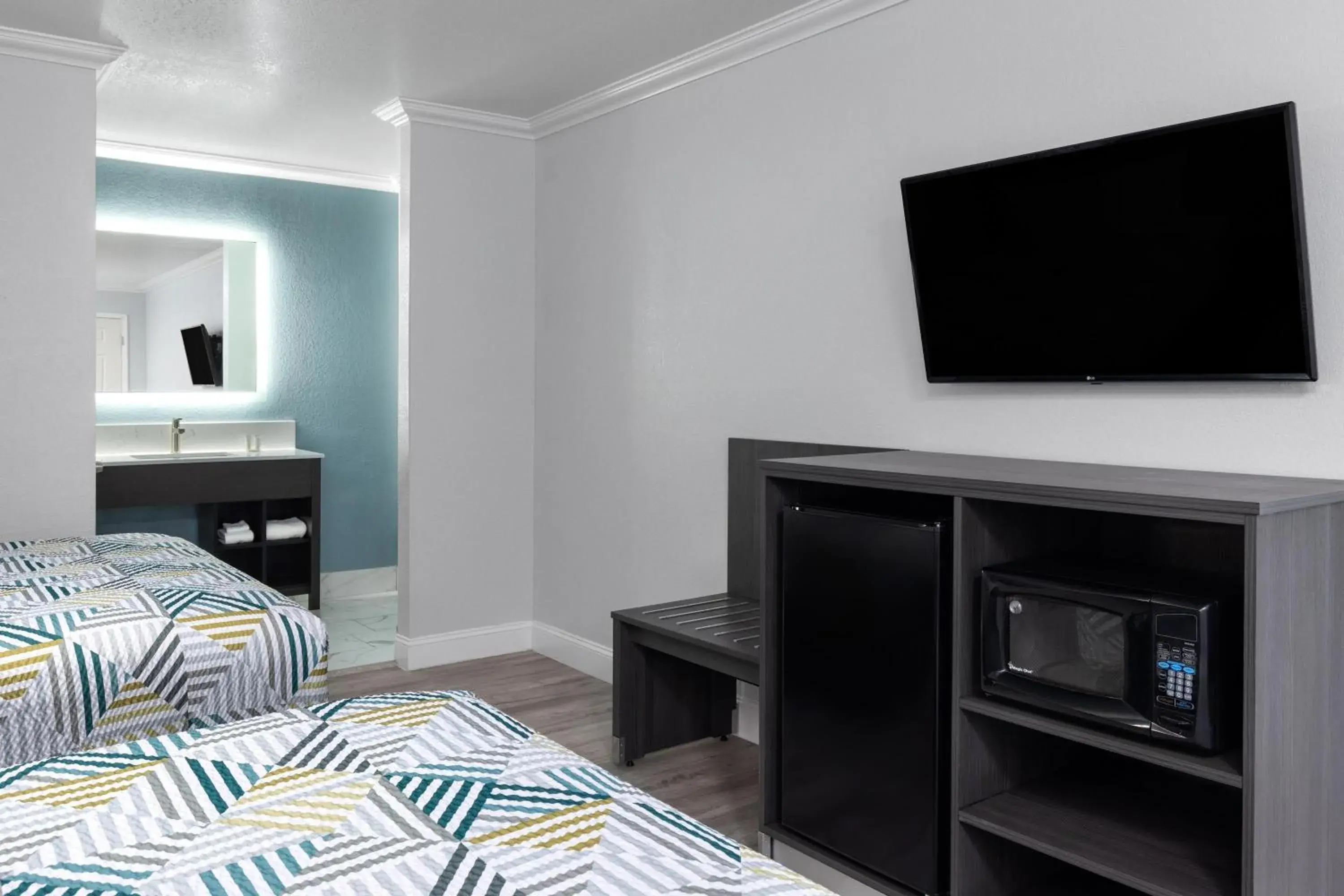 Bedroom, Bed in Red Lion Inn & Suites Lemoore Bedroom, Bed in Red Lion Inn & Suites Lemoore