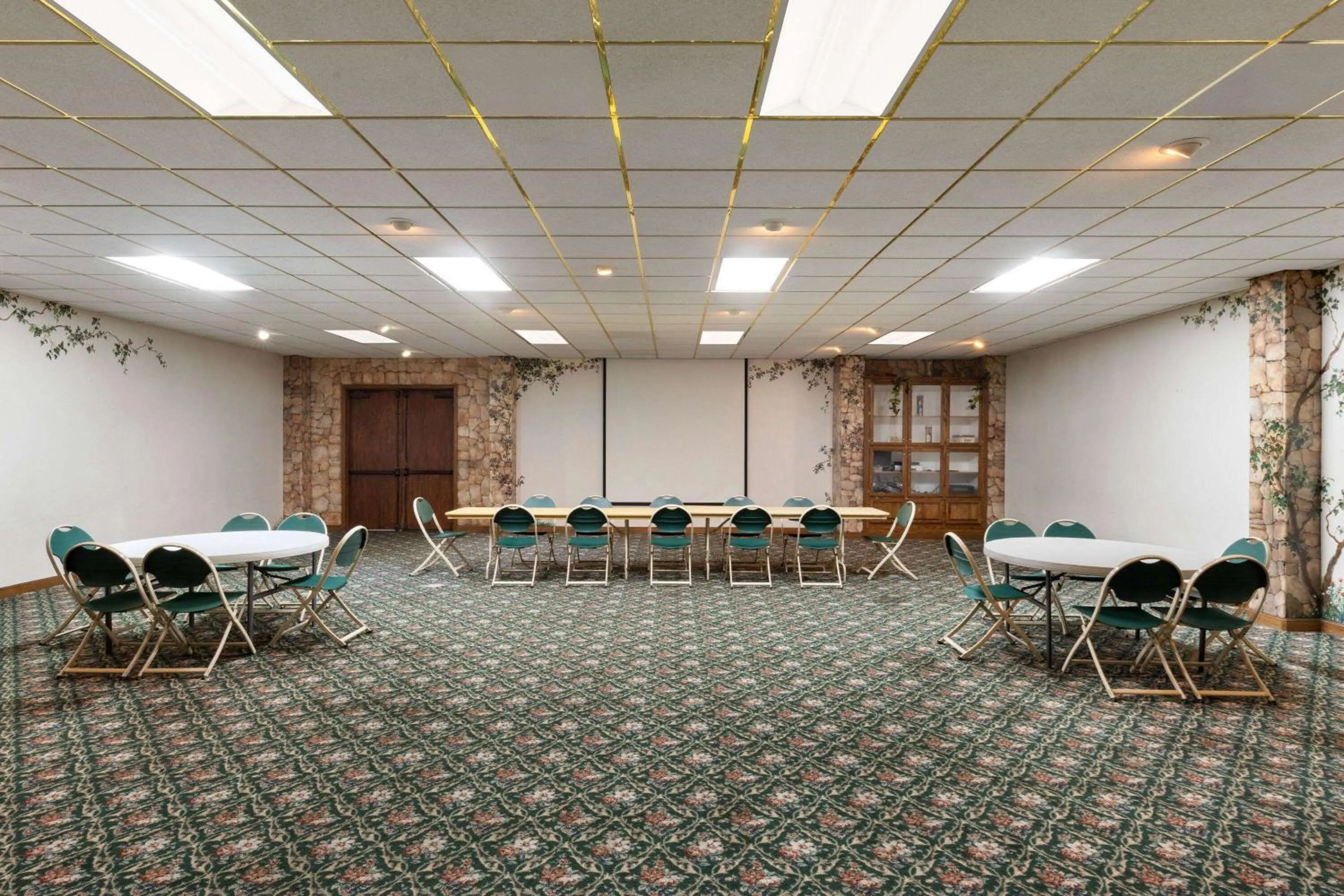 Meeting/conference room in Travelodge by Wyndham Lemoore Near Naval Air Station
