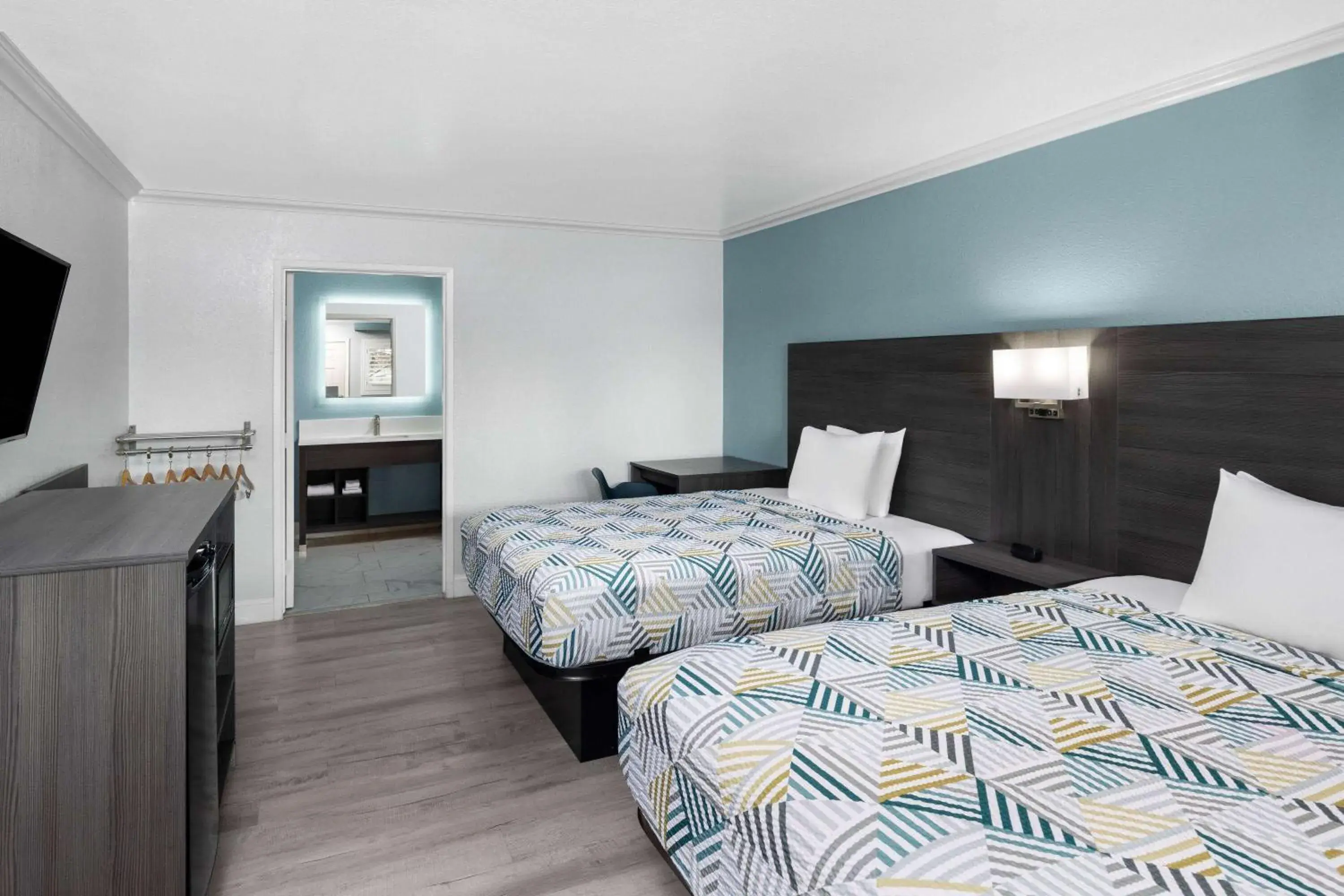 Deluxe Double Room with Two Double Beds - Mobility Access/Non-Smoking in Travelodge by Wyndham Lemoore Near Naval Air Station Deluxe Double Room with Two Double Beds - Mobility Access/Non-Smoking in Travelodge by Wyndham Lemoore Near Naval Air Station