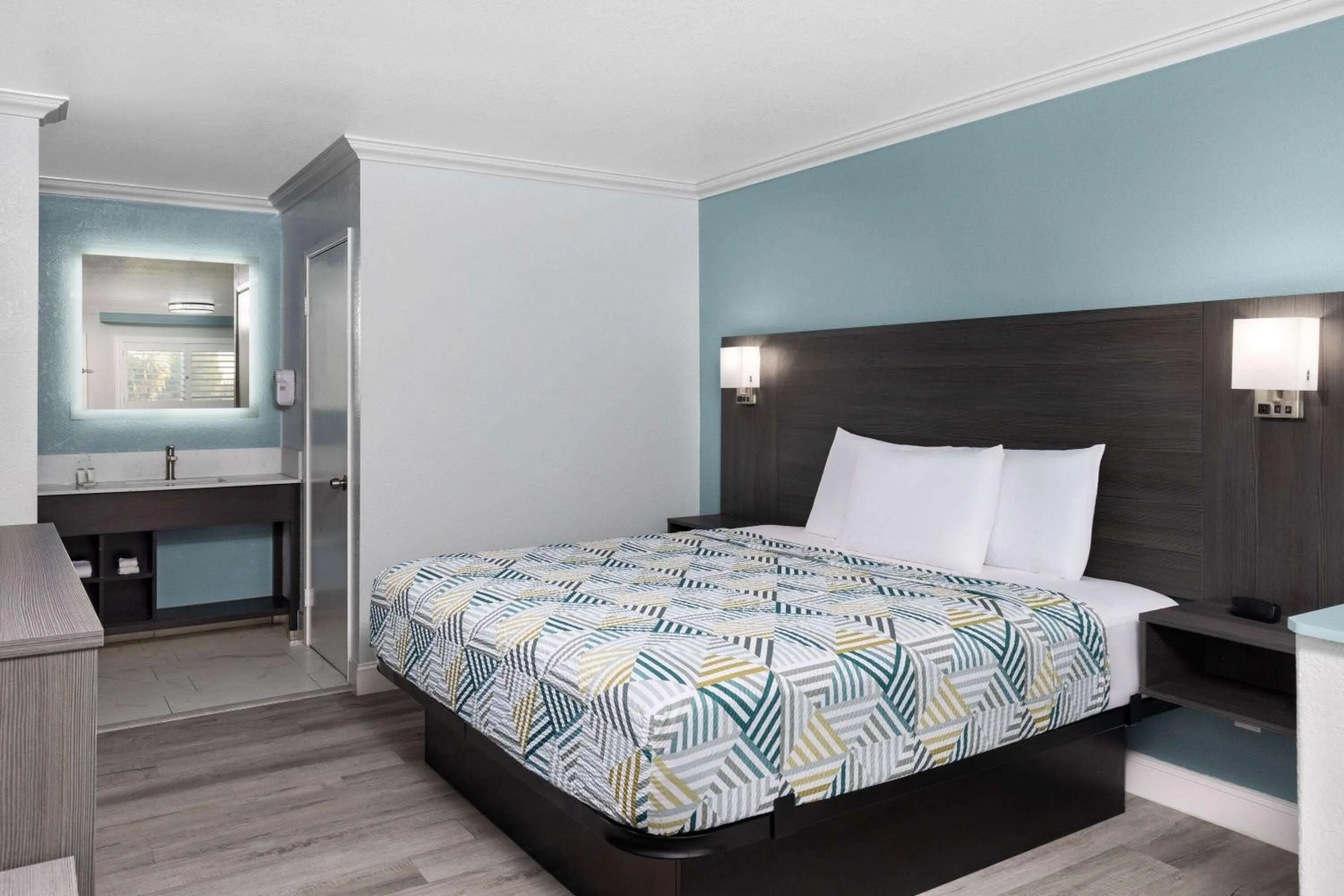 Photo of the whole room, Bed in Travelodge by Wyndham Lemoore Near Naval Air Station