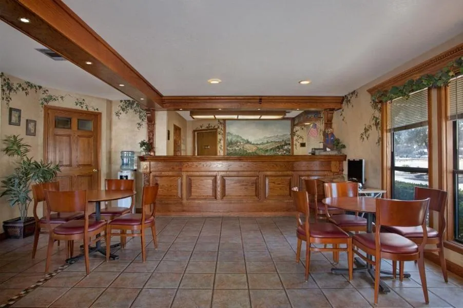 Restaurant/places to eat in Travelodge by Wyndham Lemoore Near Naval Air Station