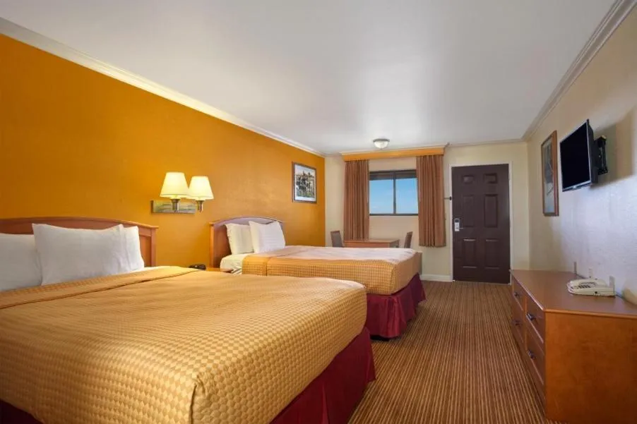 Day, Bed in Travelodge by Wyndham Lemoore Near Naval Air Station