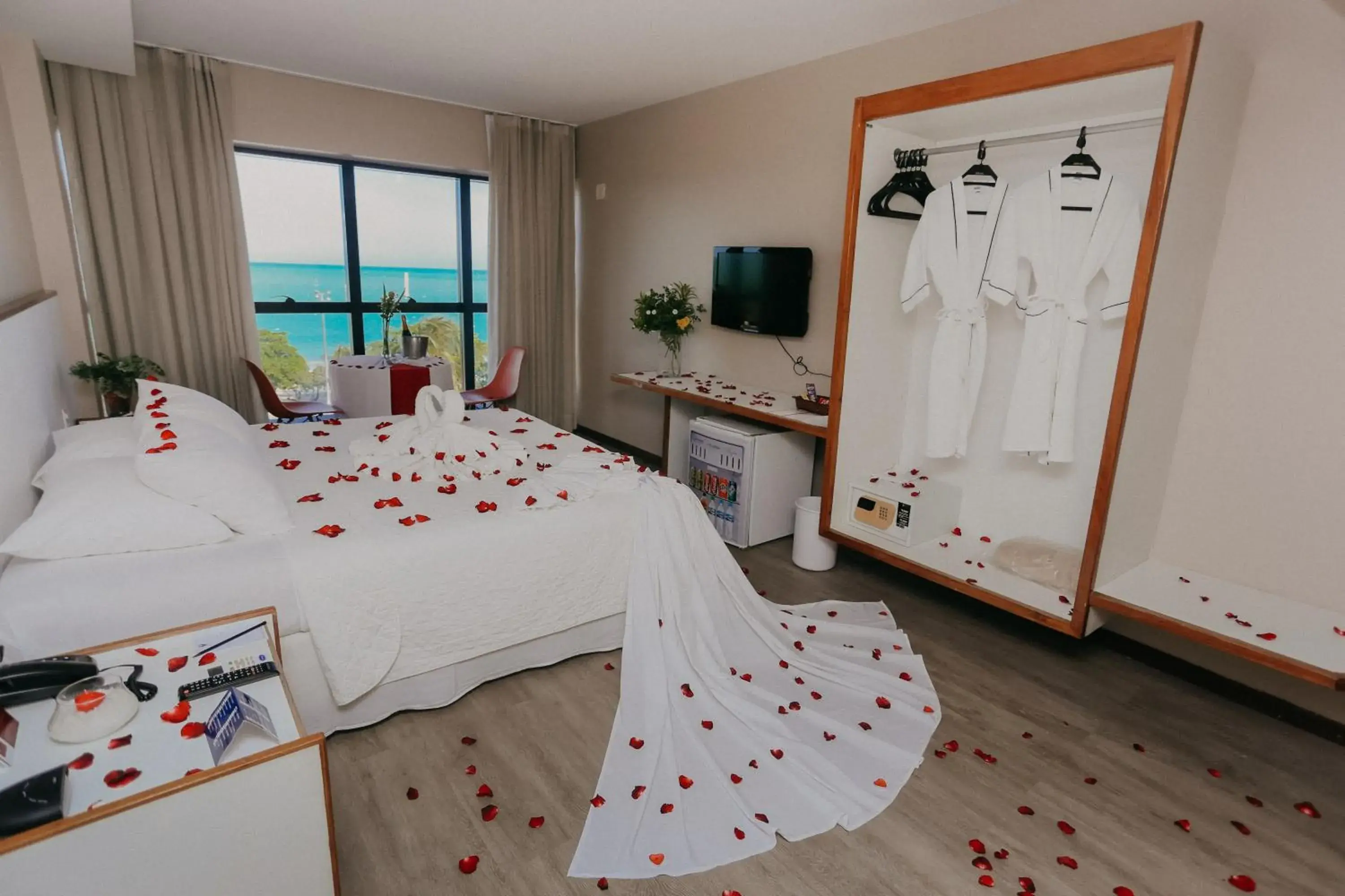 Property building, Bed in Pajuçara Praia Hotel Property building, Bed in Pajuçara Praia Hotel