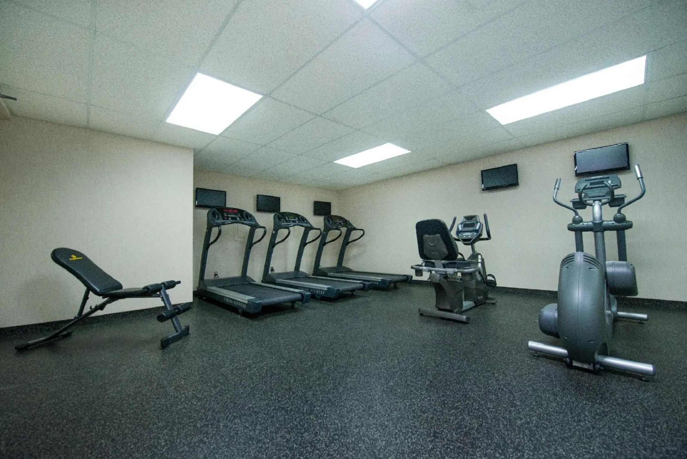 Fitness centre/facilities in Superior Inn Hotel and Conference Centre Thunder Bay