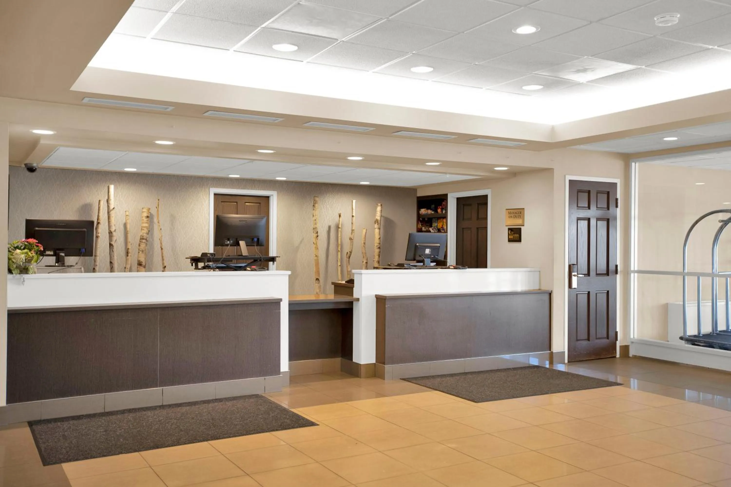 Lobby or reception in Superior Inn Hotel and Conference Centre Thunder Bay