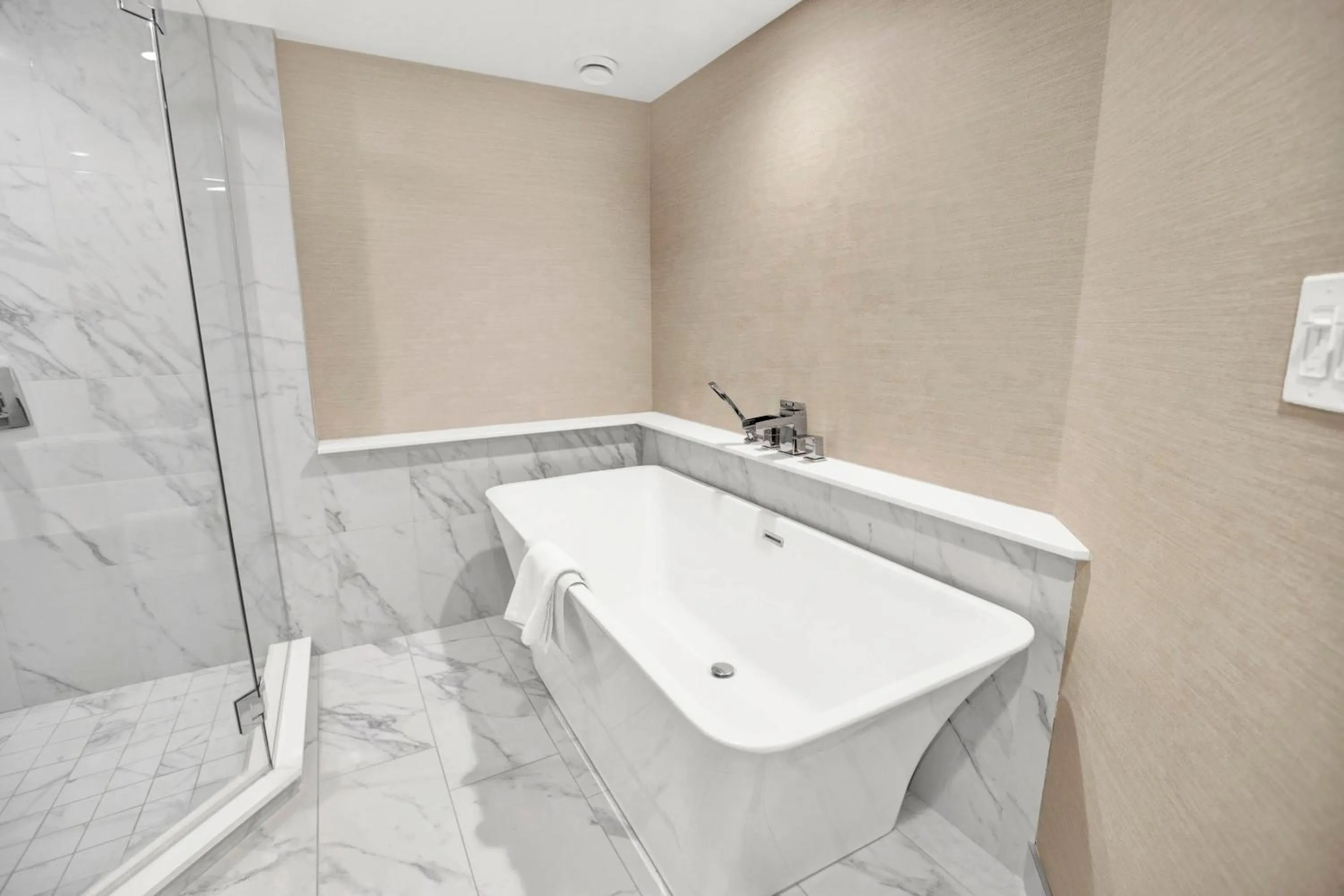 Bathroom in Superior Inn Hotel and Conference Centre Thunder Bay