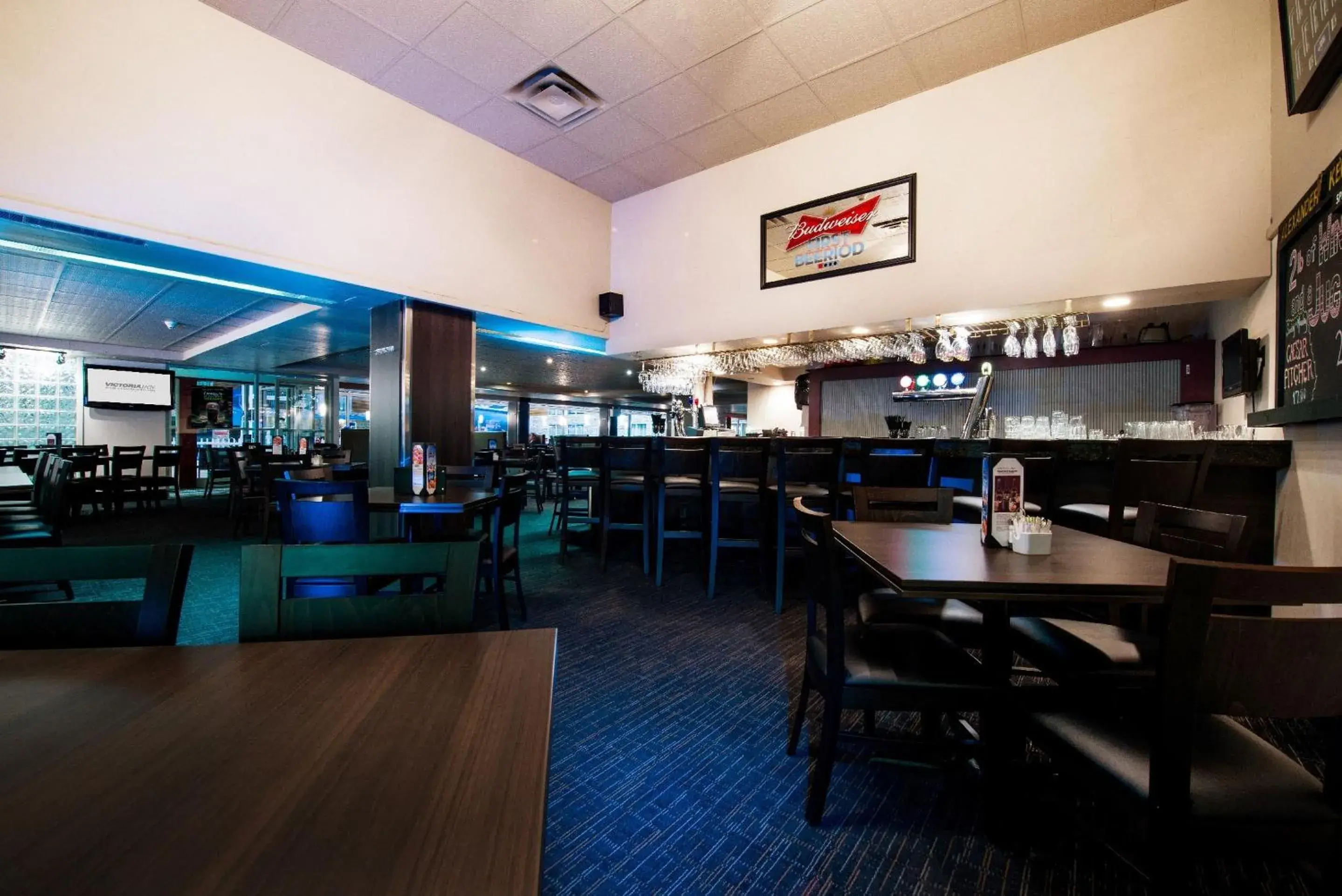 Lounge or bar in Superior Inn Hotel and Conference Centre Thunder Bay Lounge or bar in Superior Inn Hotel and Conference Centre Thunder Bay