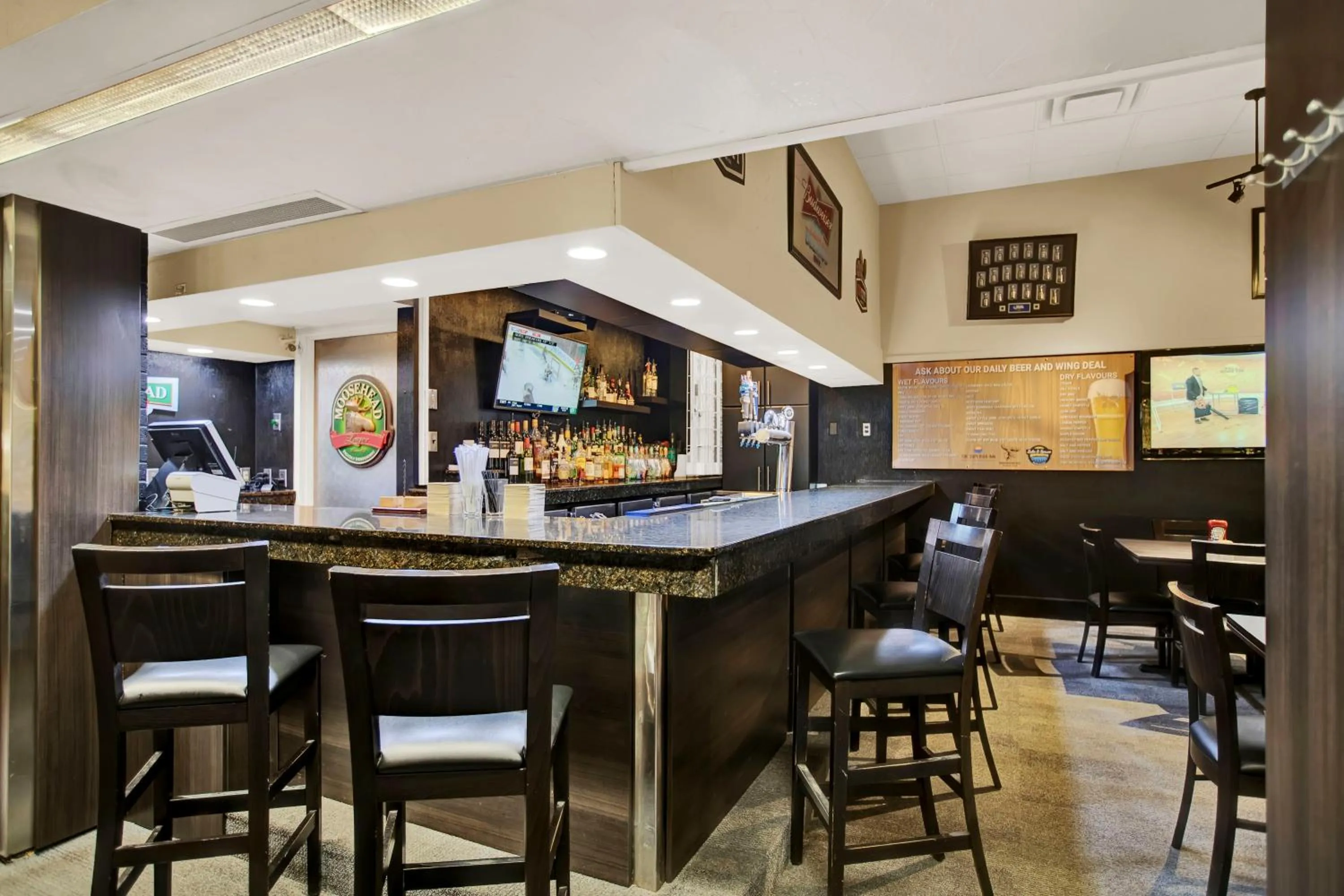 Restaurant/places to eat in Superior Inn Hotel and Conference Centre Thunder Bay